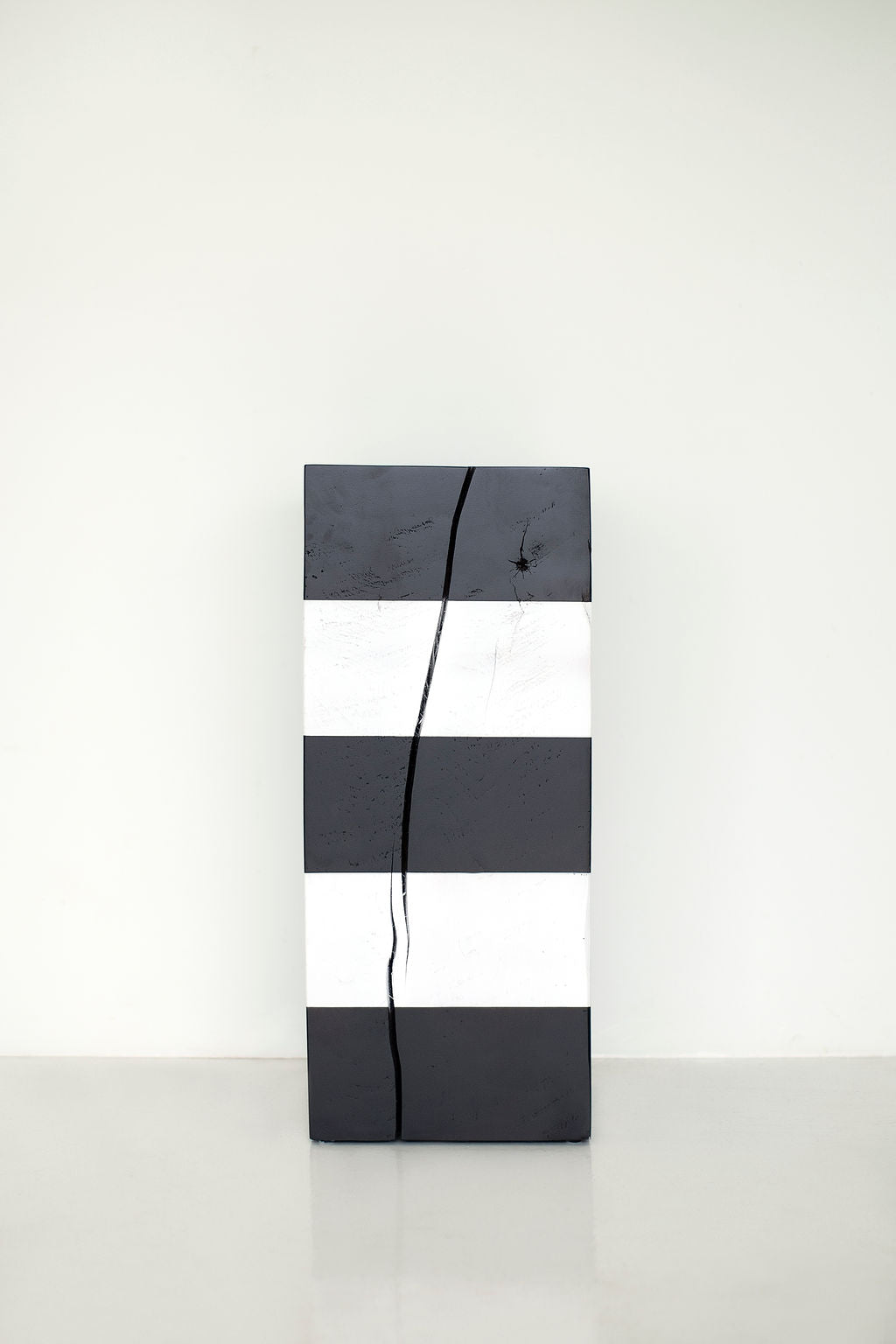 Black and White Art Pedestal - For Bertu Home - 3225