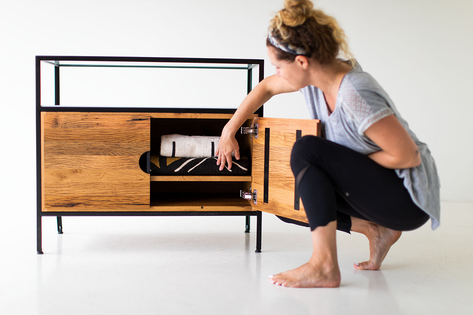 Modern Entryway Table in Reclaimed Oak - Cali Collection