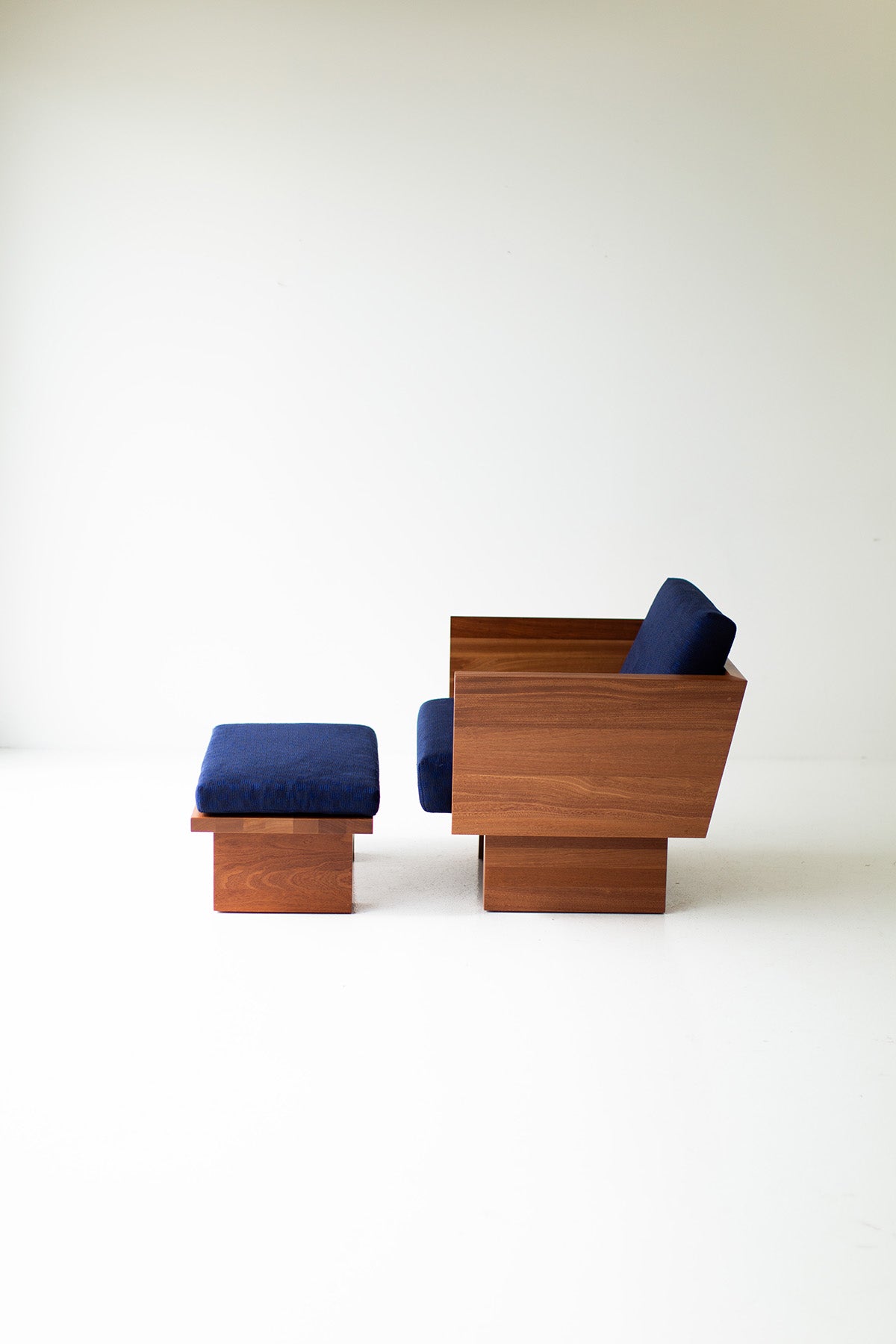 Modern Patio Furniture - Suelo® Chair and Ottoman - 5423