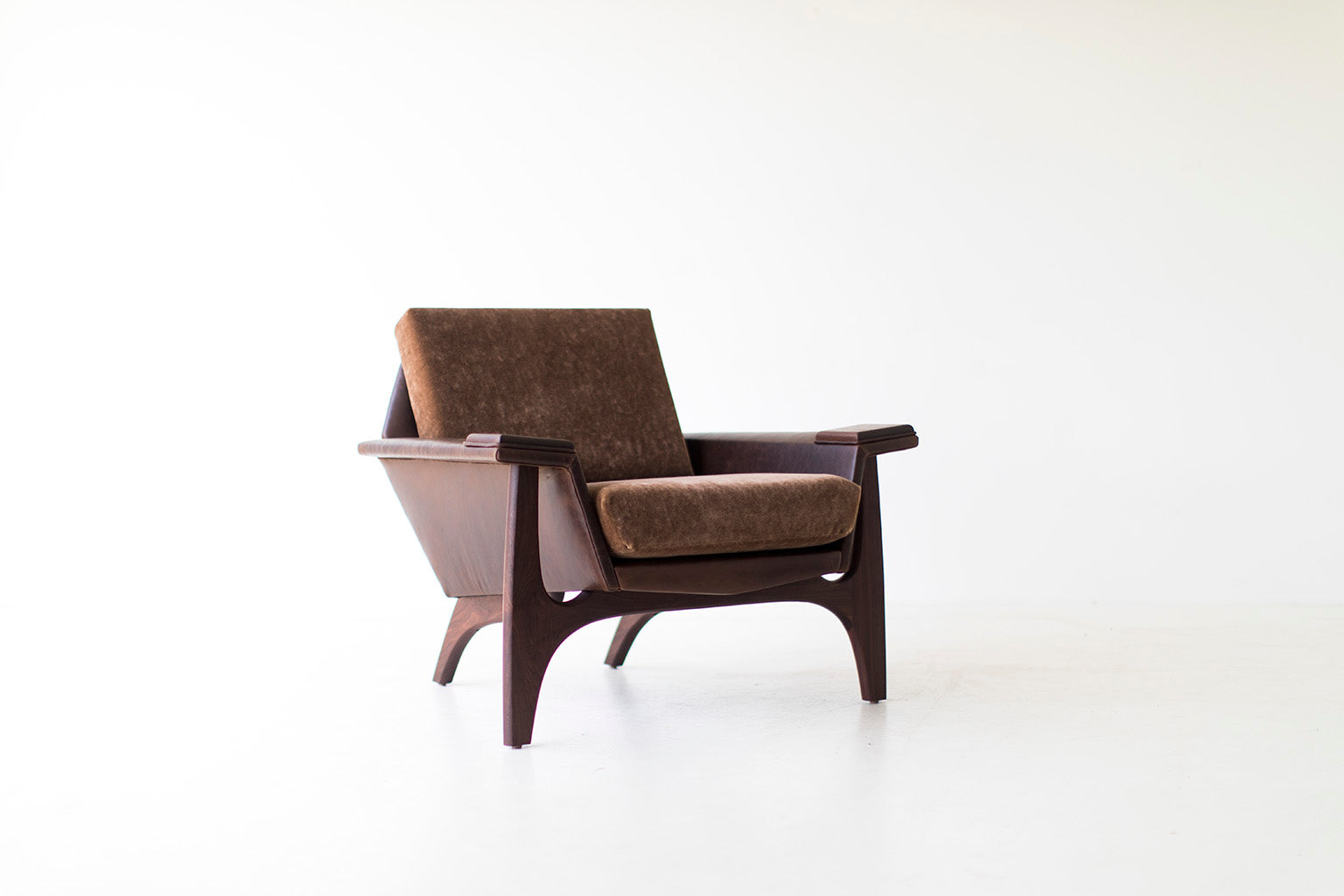 Modern Lounge Chair - 1522 - The McClain