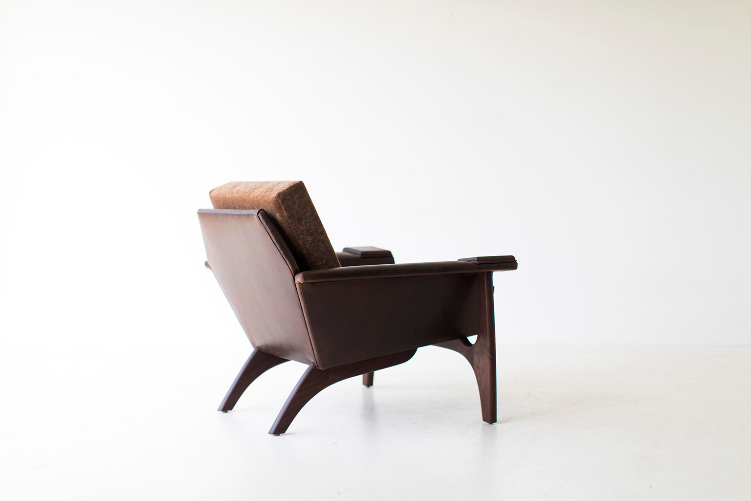 Modern Lounge Chair - 1522 - The McClain