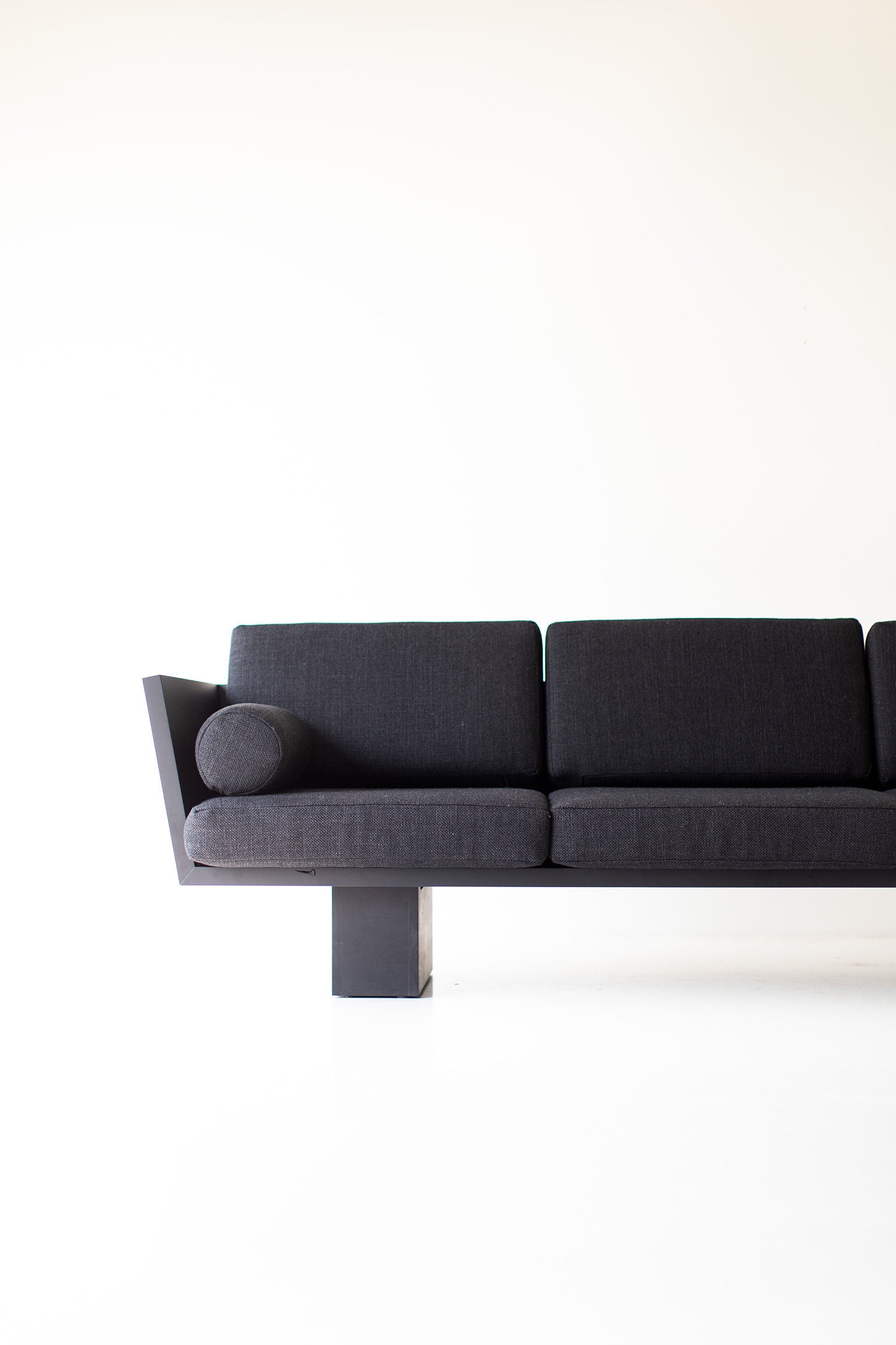 Suelo Modern Black Sofa - 1020