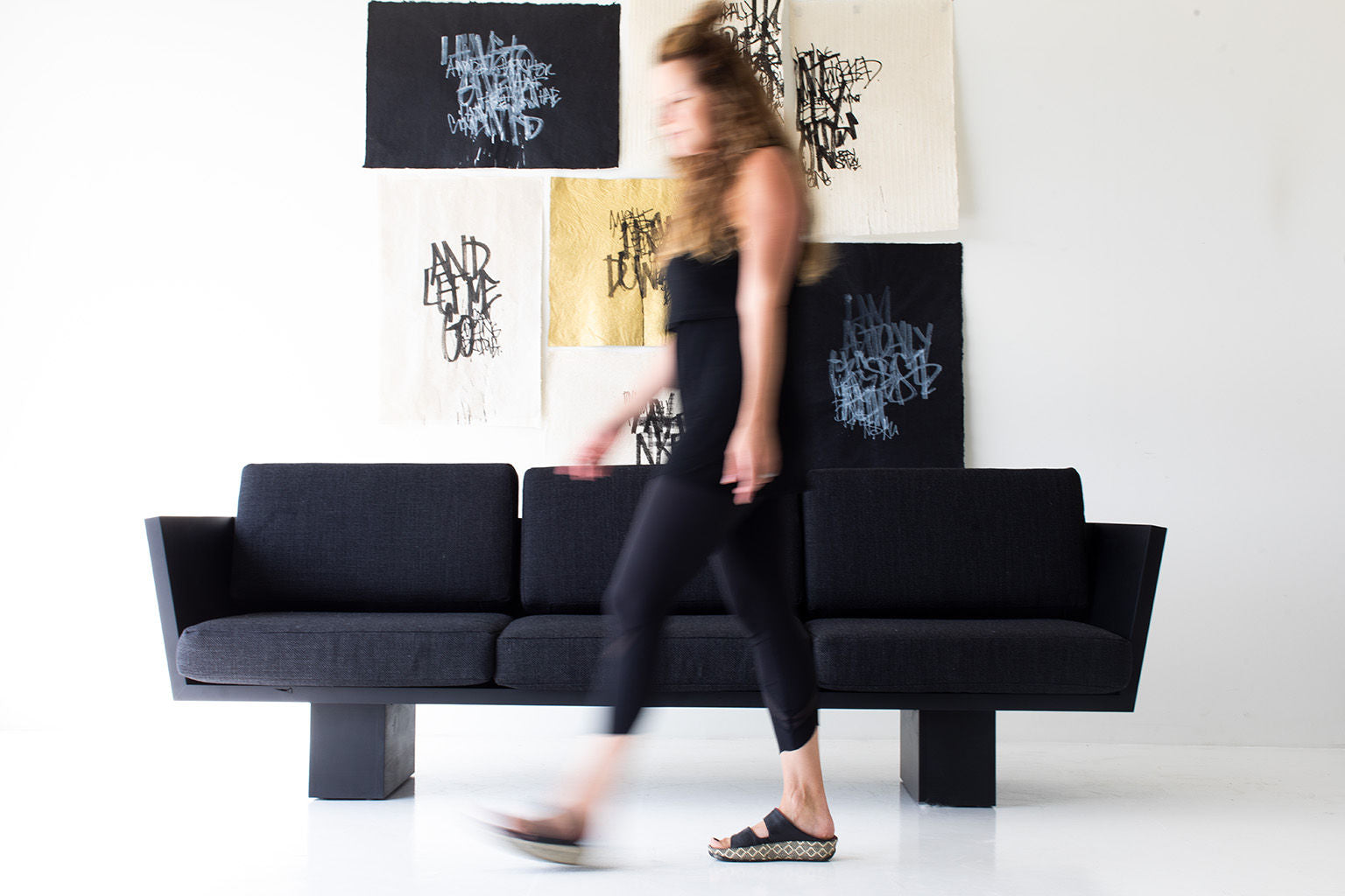 Suelo® Modern Black Sofa - 1020