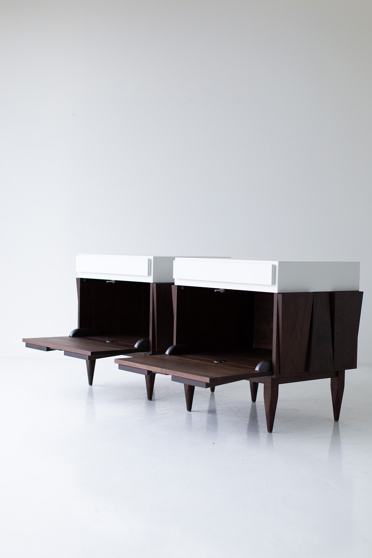 Modern Eiger Nightstands- 2305