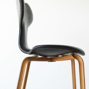 Arne-Jacobsen-Leather-Grand-prix-Dining-Chairs-Fritz-Hansen-002