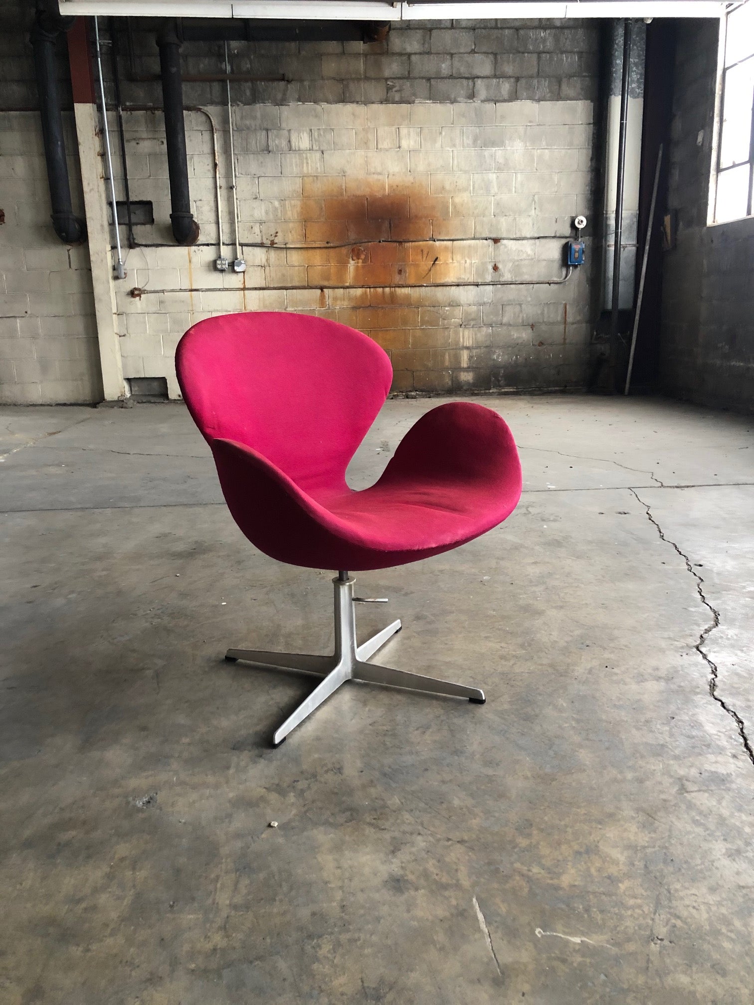 Arne Jacobsen Swan Chair for Fritz Hansen