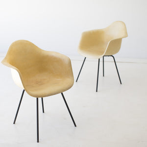 Charles-ray-eames-early-x-base-shell-chairs-herman-miller-01181619-02