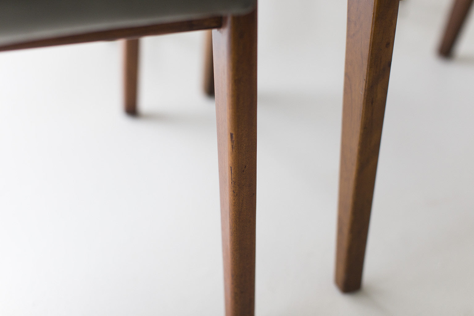 Early Jens Risom Dining Chairs - 01141619