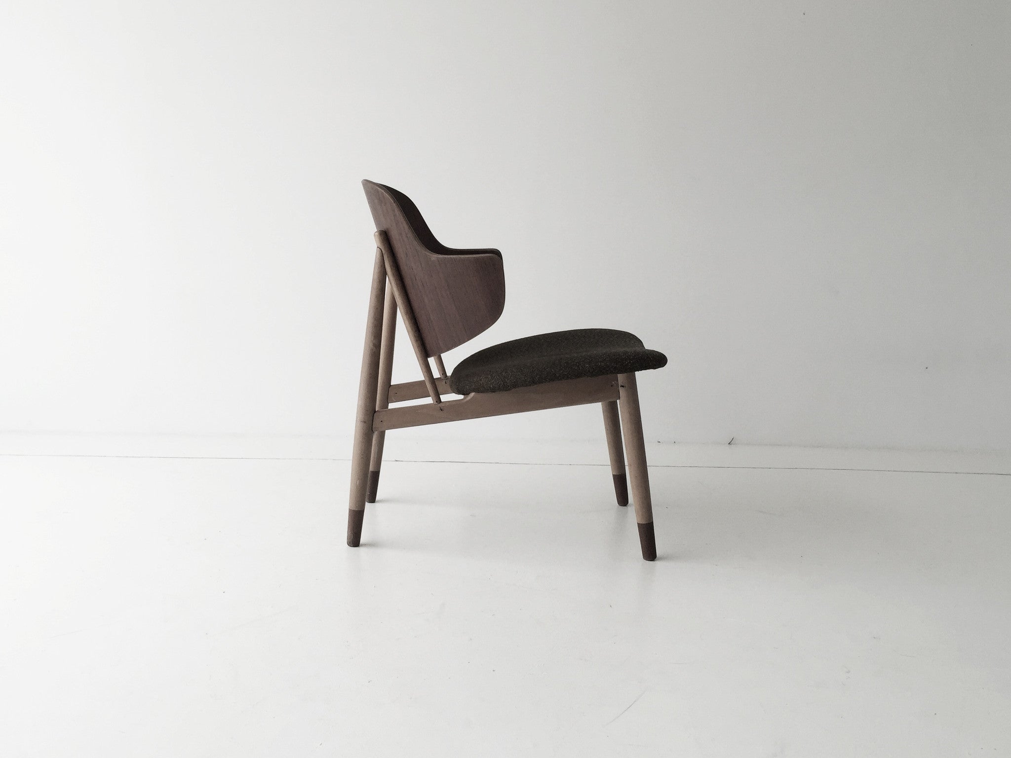 IB Kofod-Larsen Shell Chair - 06041603