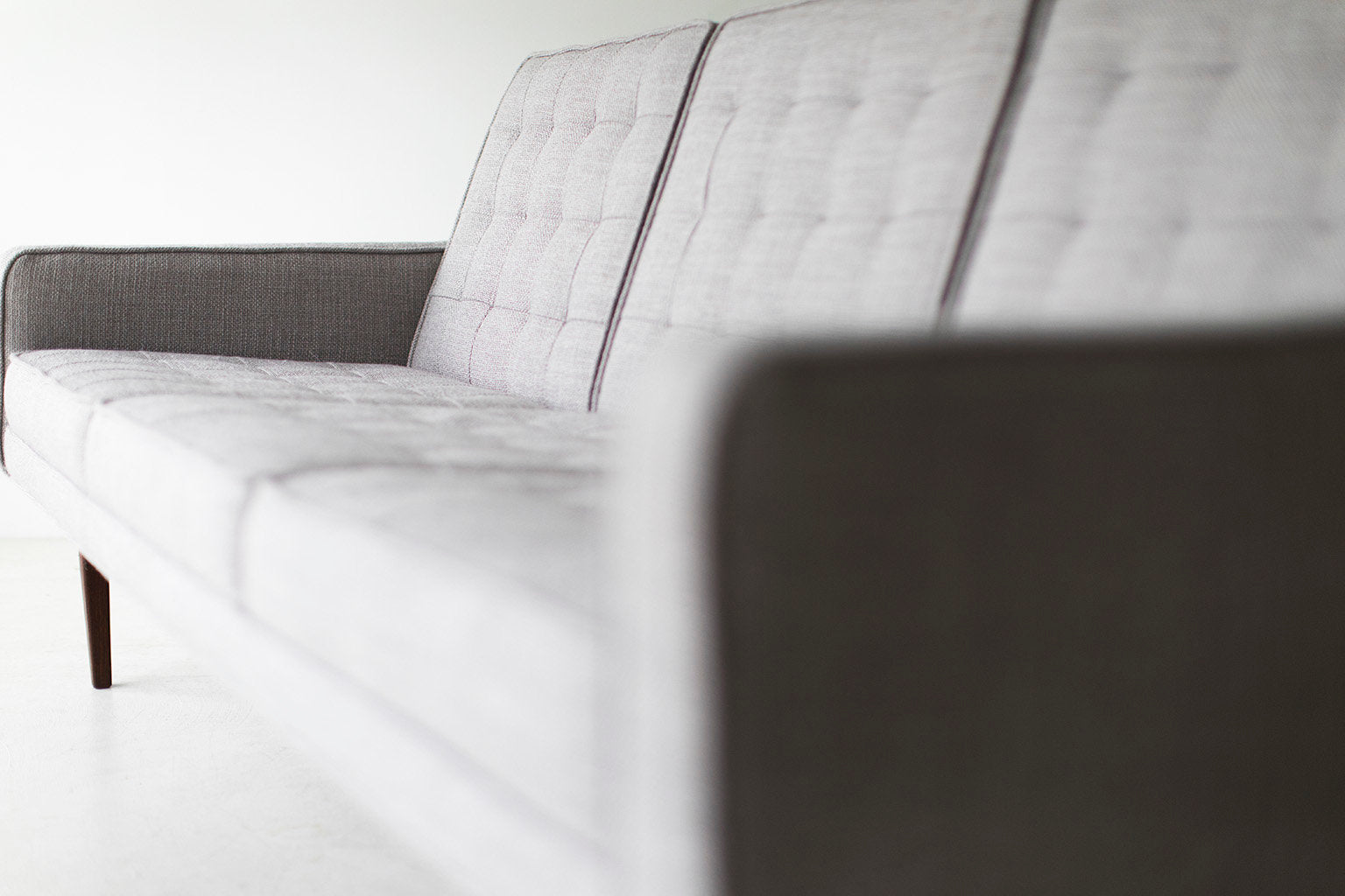 Mid Century Sofa - 09111702