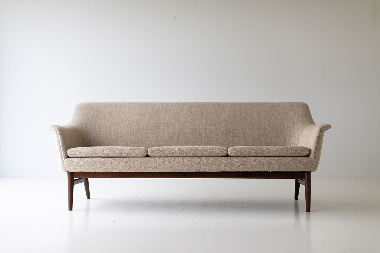 Mid-century-sofa-02