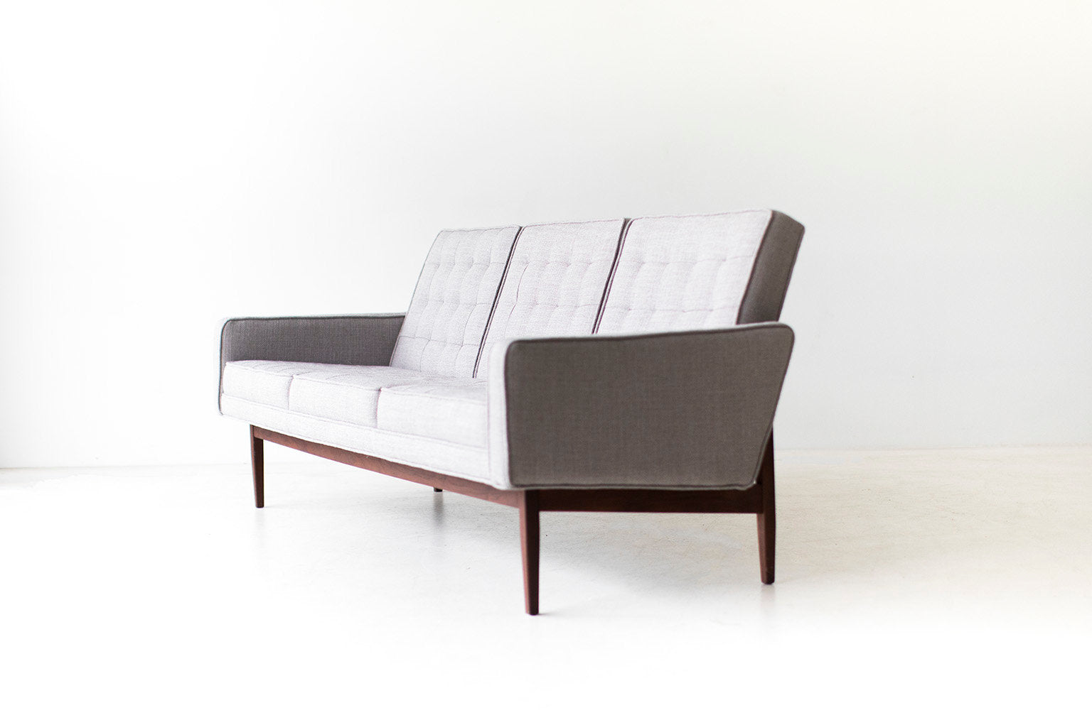 Mid Century Sofa - 09111702