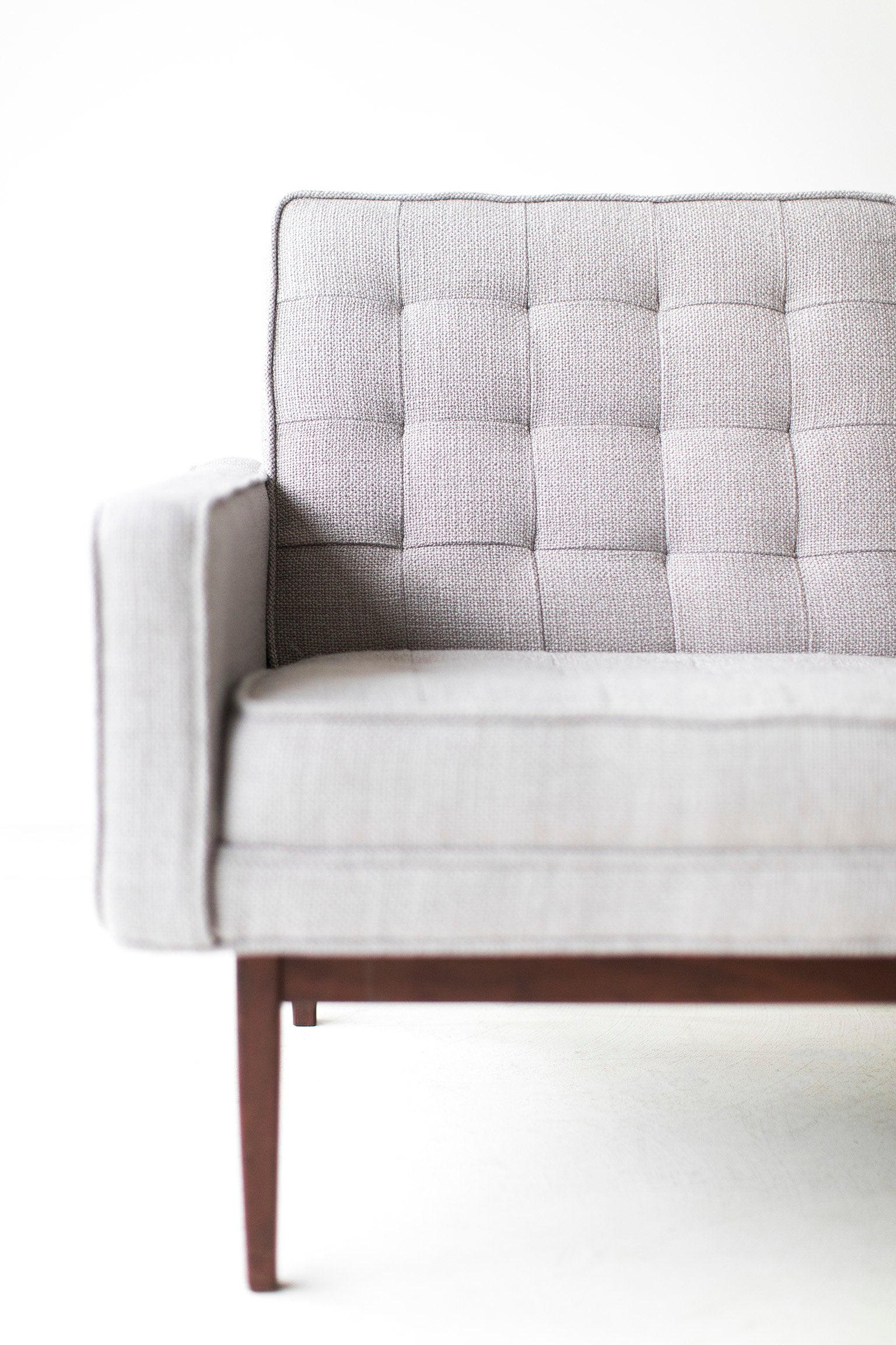 Mid Century Sofa - 09111702