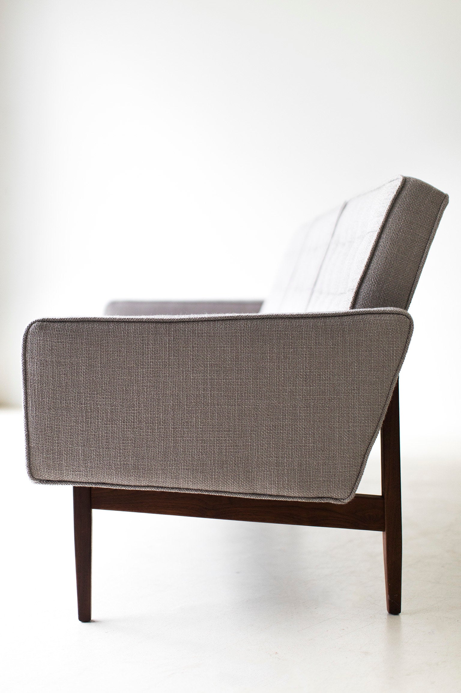 Mid Century Sofa - 09111702