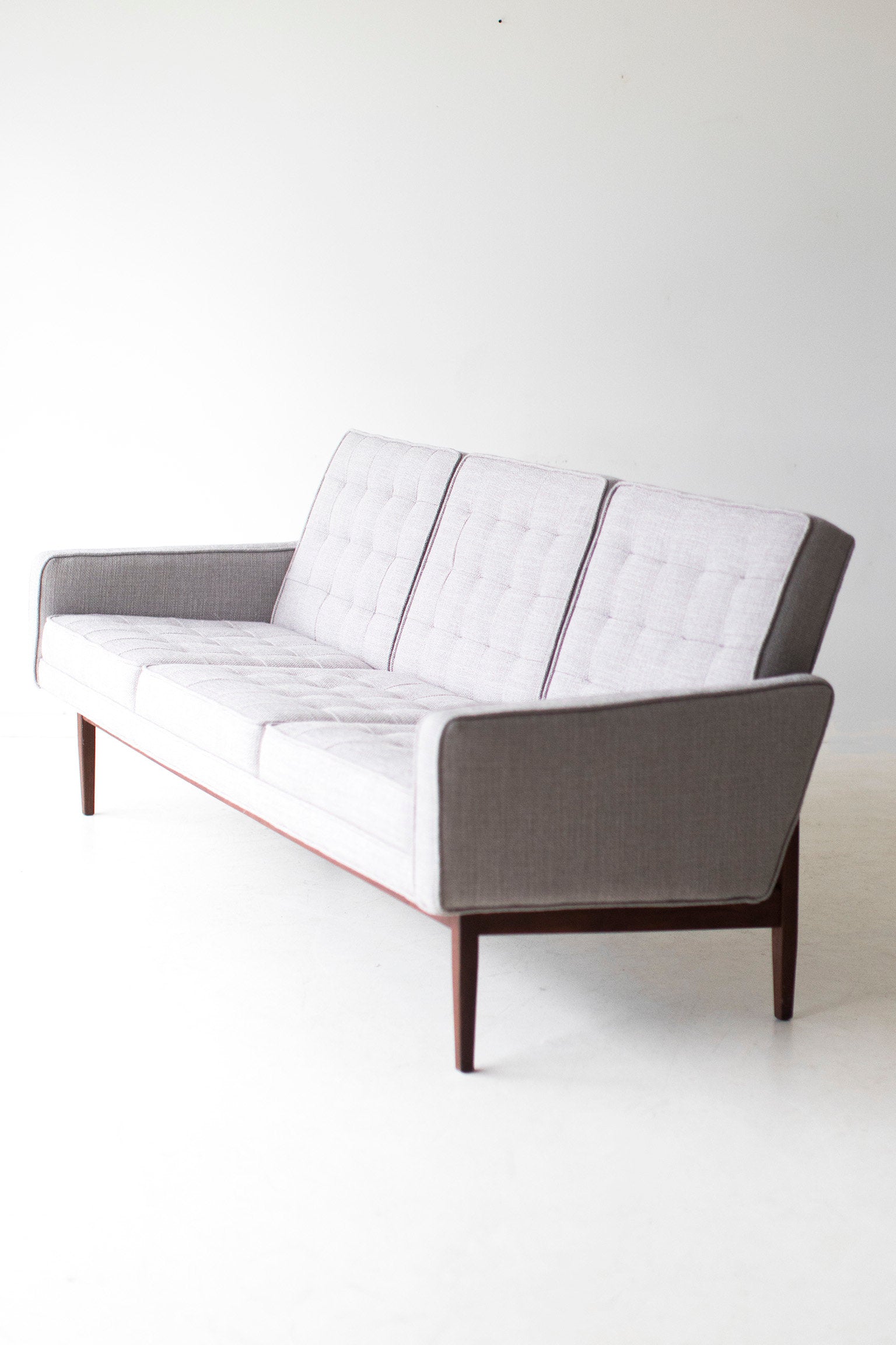 Mid Century Sofa - 09111702