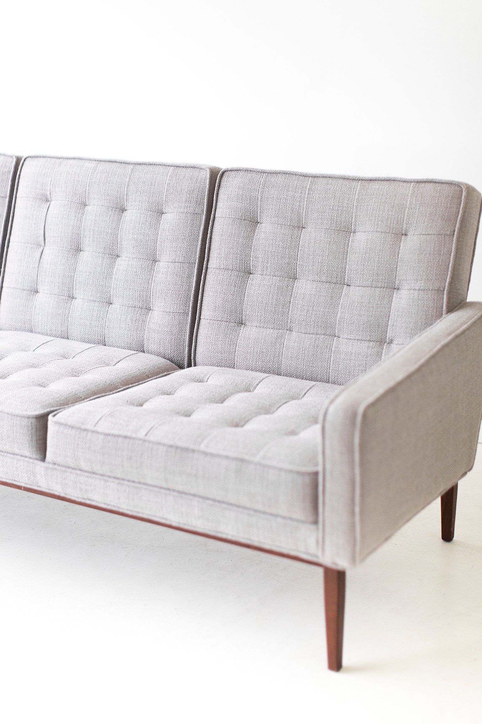 Mid Century Sofa - 09111702