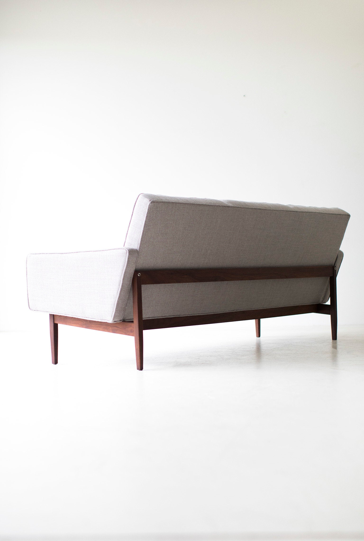 Mid Century Sofa - 09111702