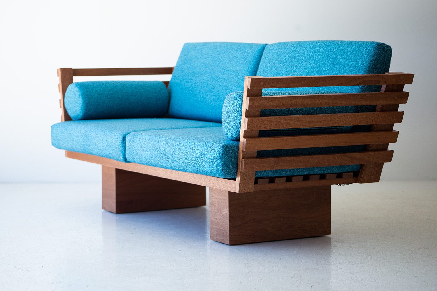 Modern Patio Furniture - Suelo® Slatted Loveseat - 3222