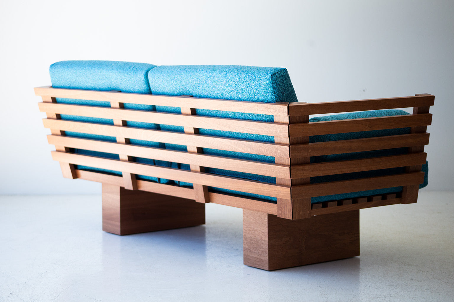 Modern Patio Furniture - Suelo® Slatted Loveseat - 3222