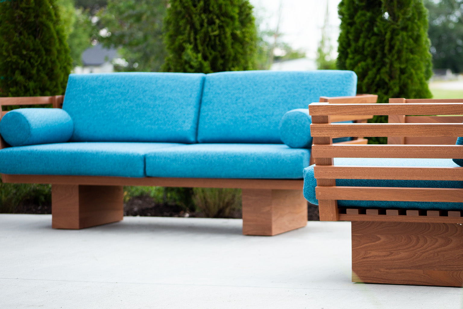 Modern Patio Furniture - Suelo® Slatted Loveseat - 3222