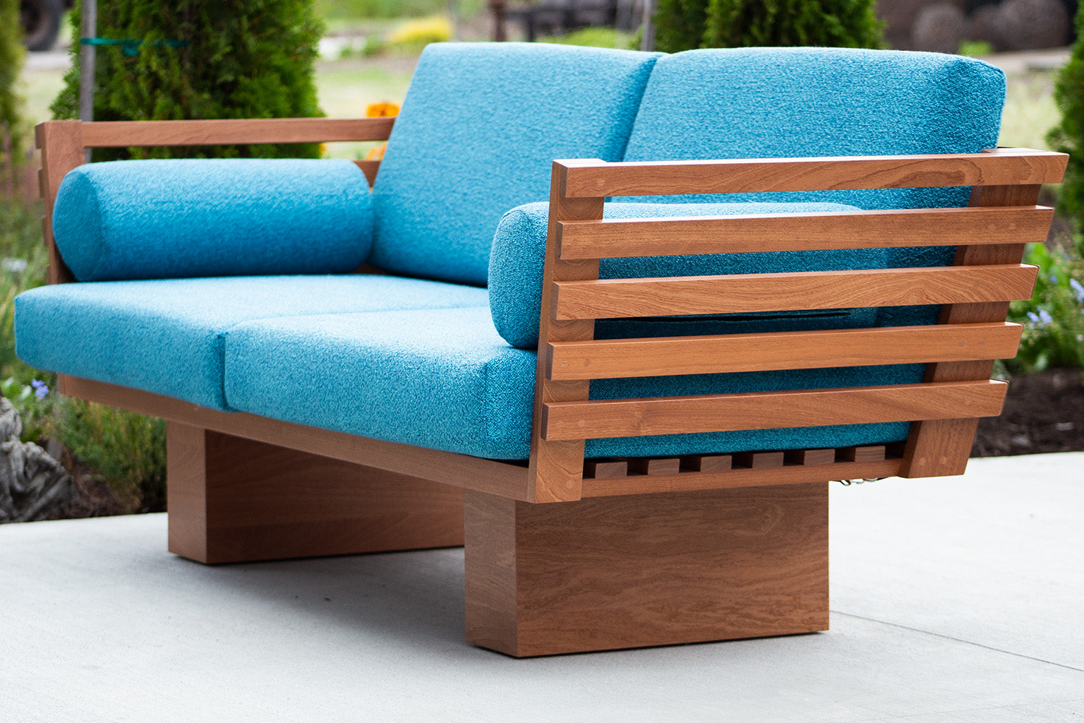 Modern Patio Furniture - Suelo® Slatted Loveseat - 3222