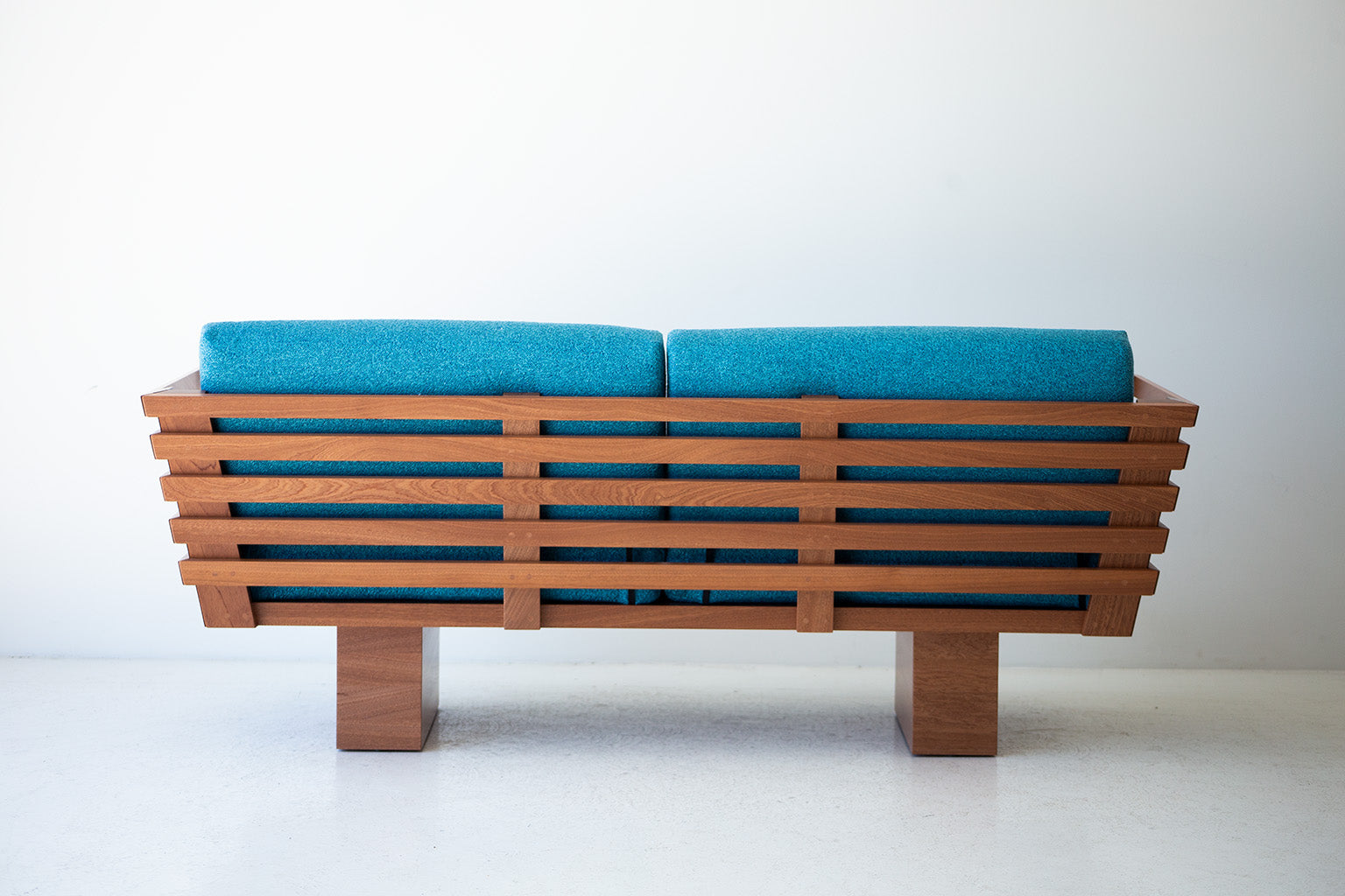 Modern Patio Furniture - Suelo® Slatted Loveseat - 3222