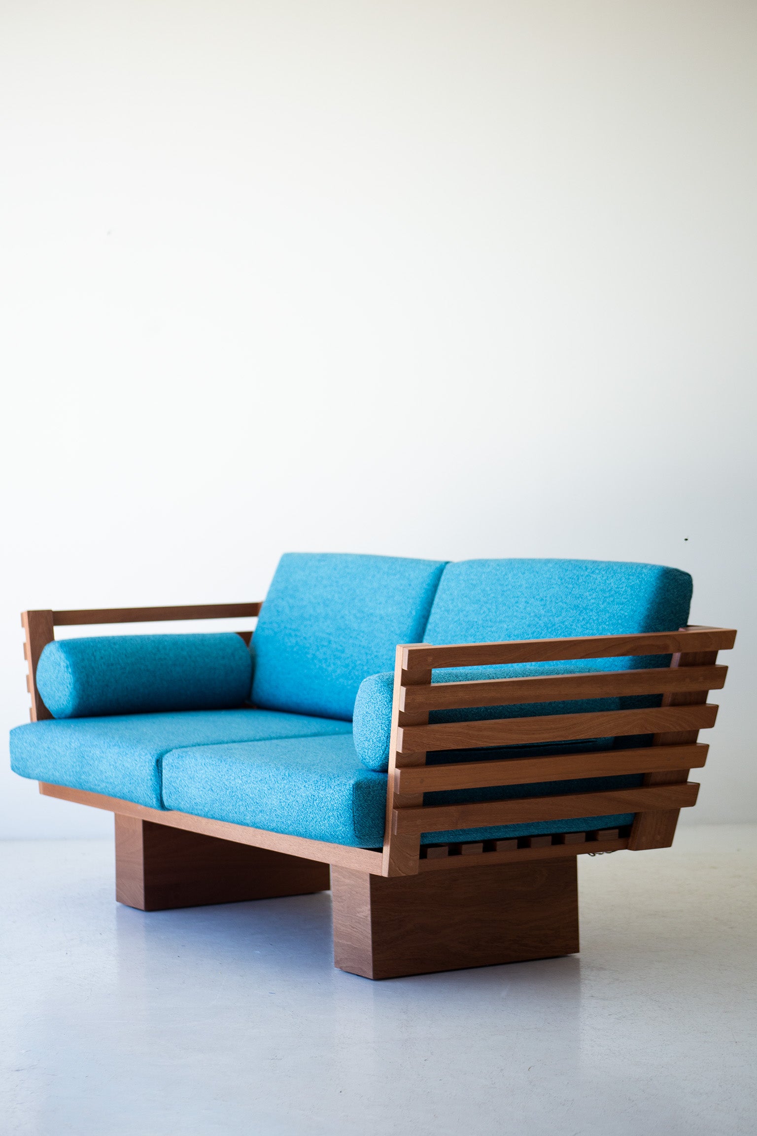 Modern Patio Furniture - Suelo® Slatted Loveseat - 3222