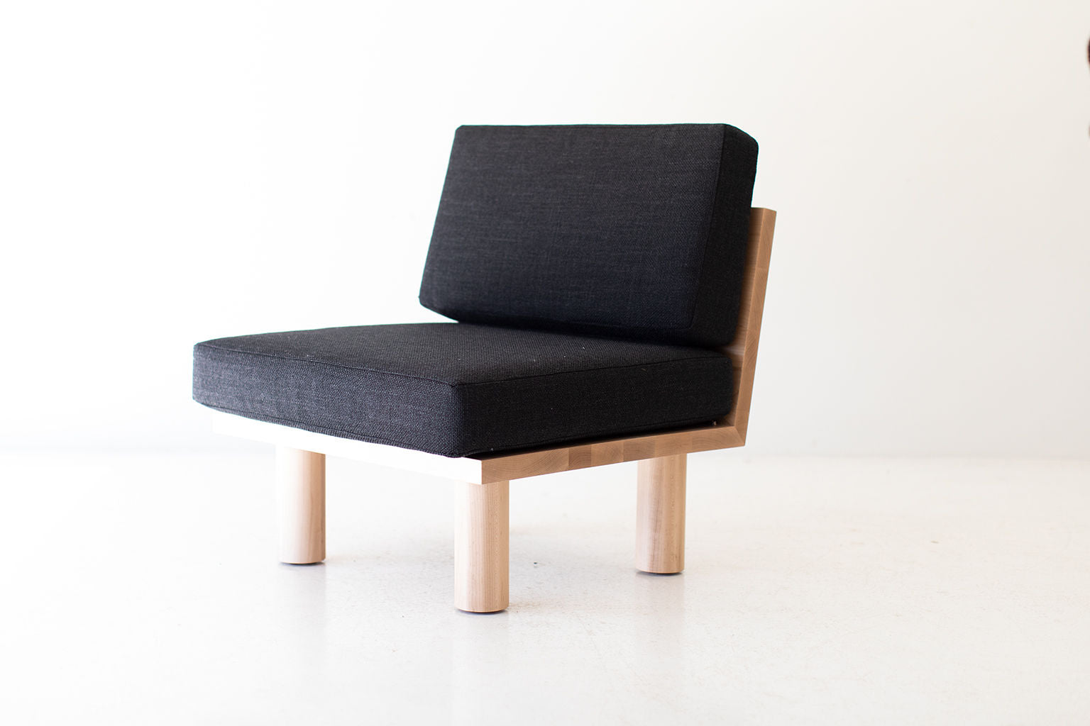Modern Suelo® Side Chair - Turned Leg - 0421