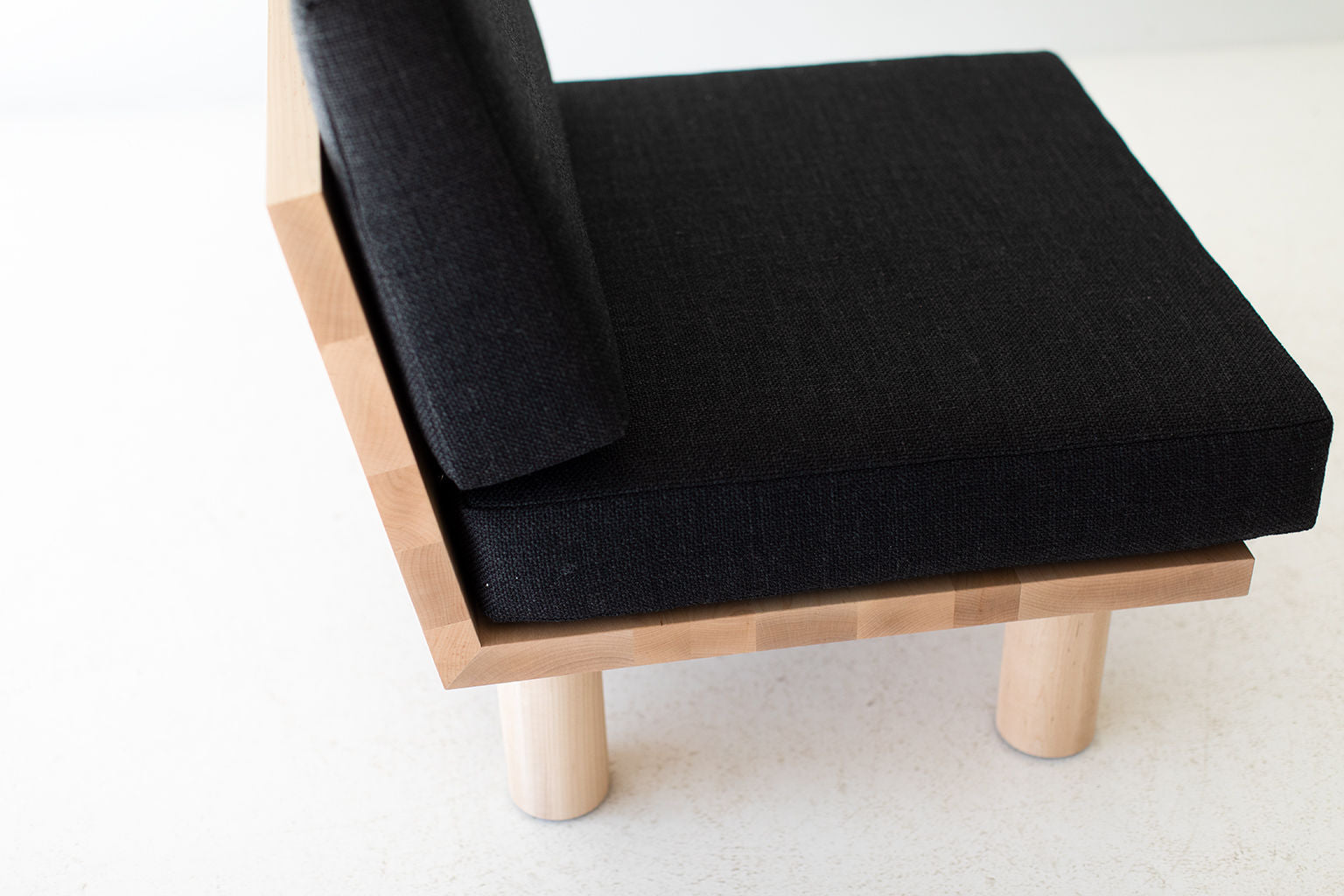 Modern Suelo® Side Chair - Turned Leg - 0421