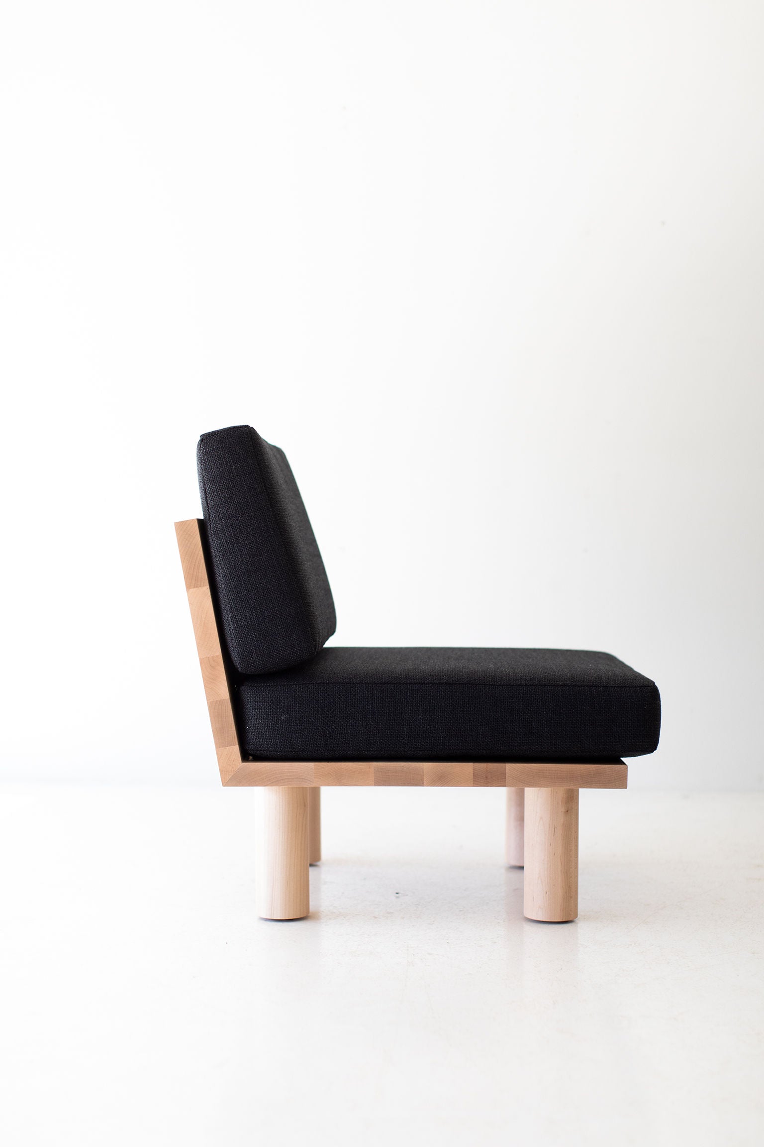 Modern Suelo® Side Chair - Turned Leg - 0421