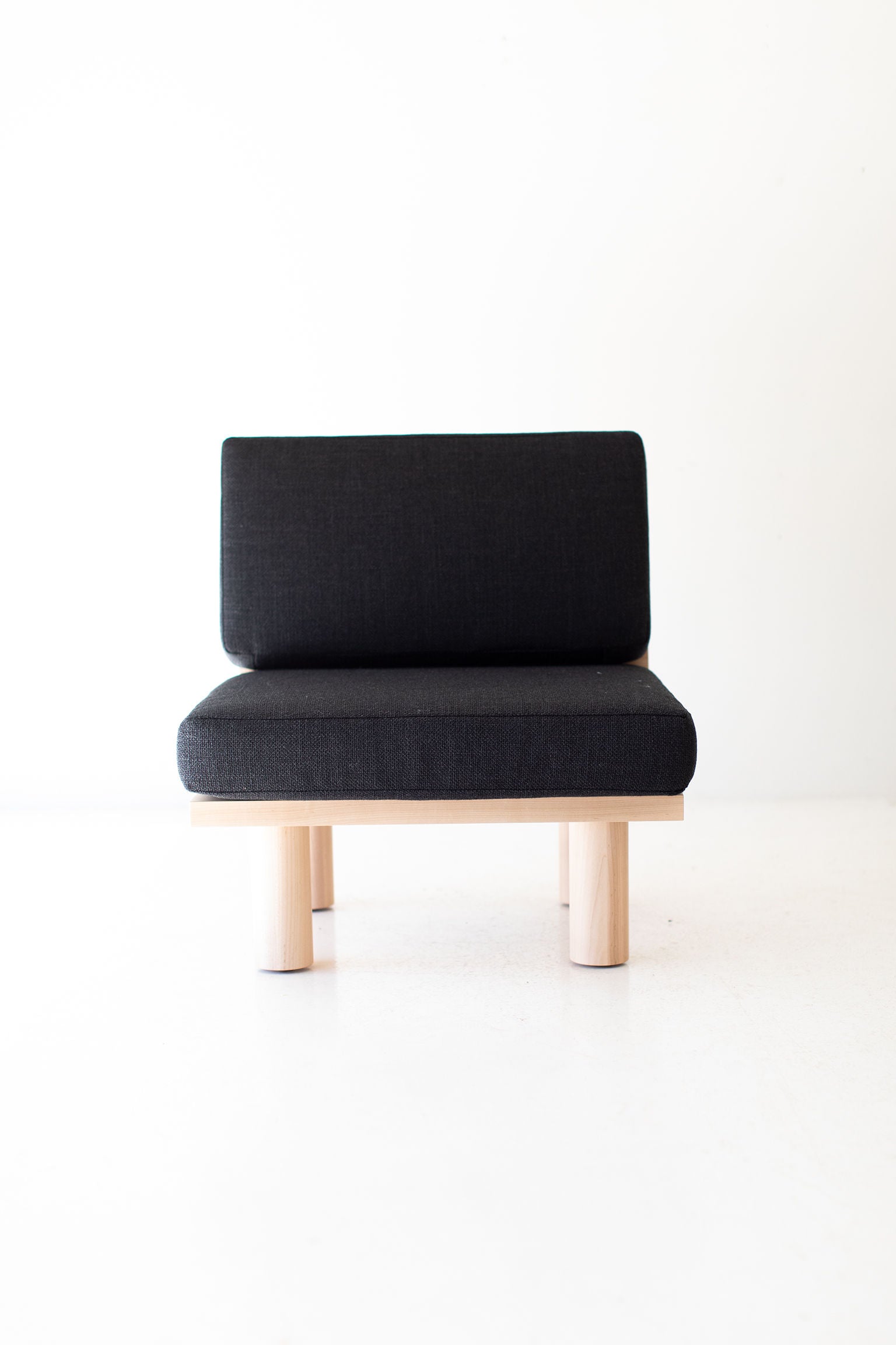 Modern Suelo® Side Chair - Turned Leg - 0421