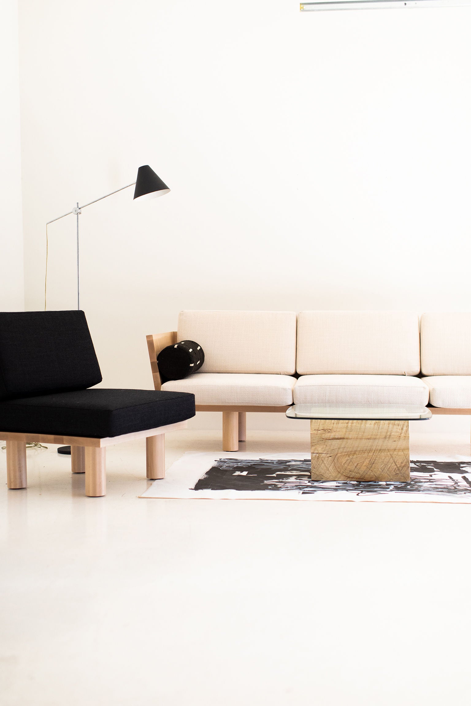 Modern Suelo® Sofa - Turned Leg - 0321