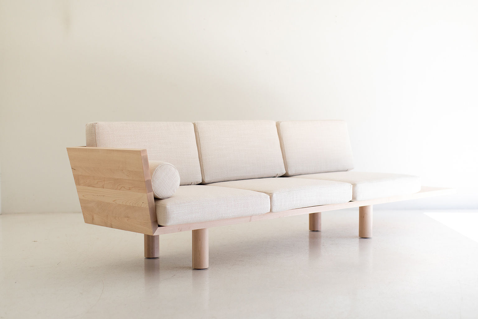 Modern Suelo® Sofa - Turned Leg - 0321