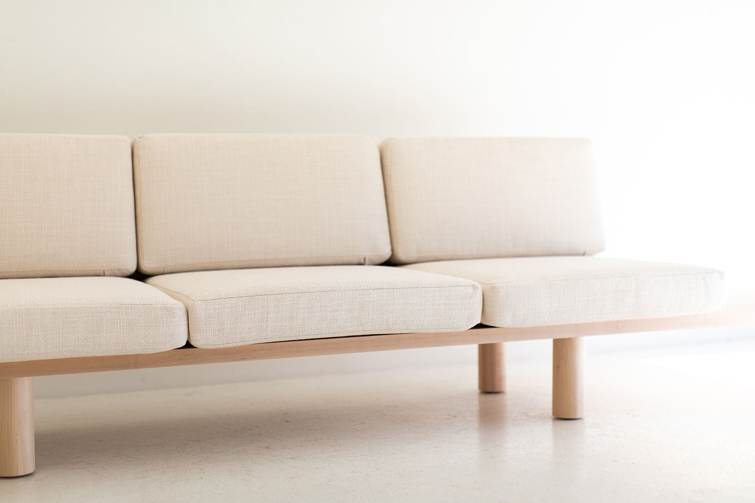 Modern Suelo® Sofa - Turned Leg - 0321