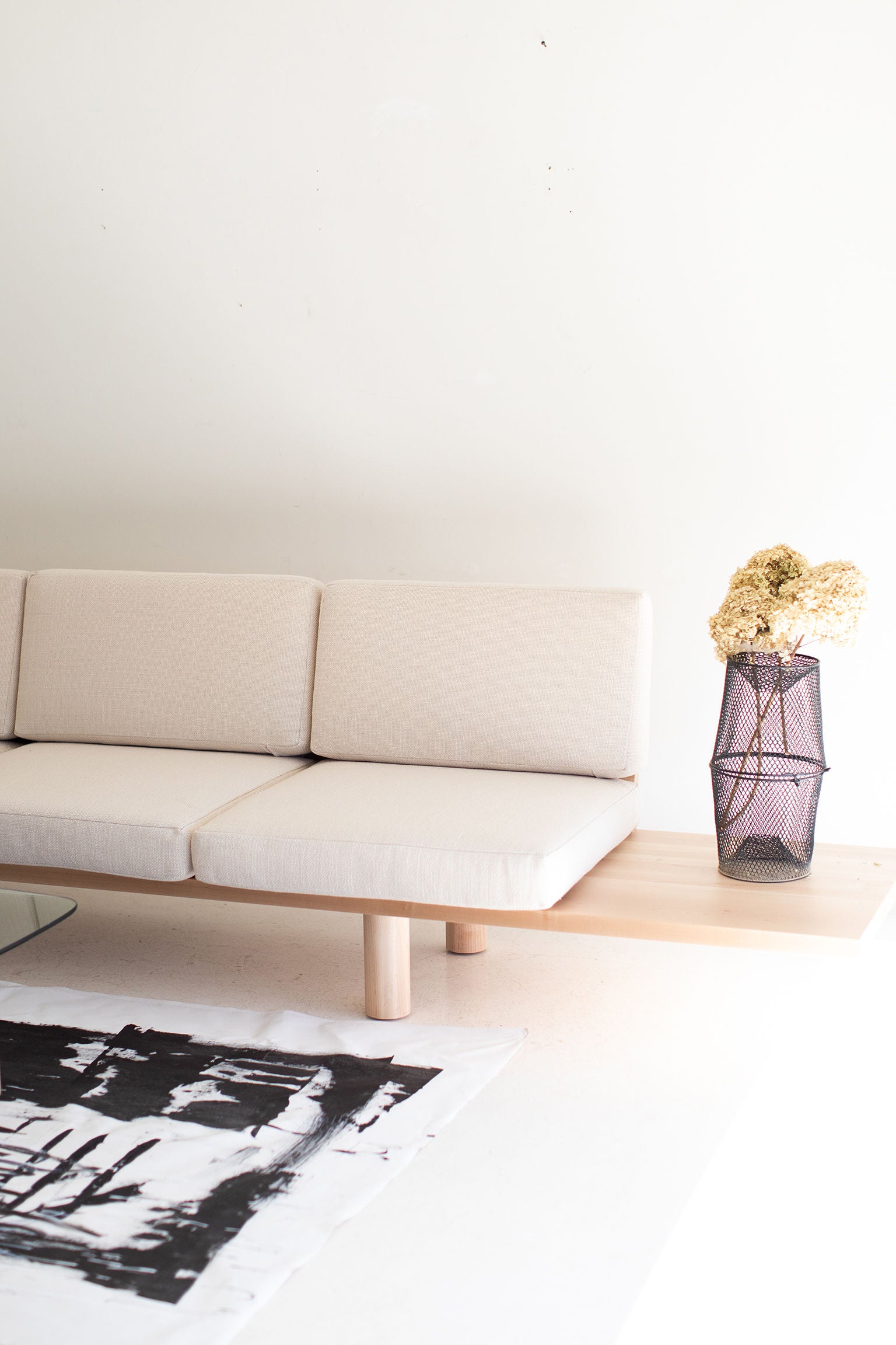 Modern Suelo® Sofa - Turned Leg - 0321