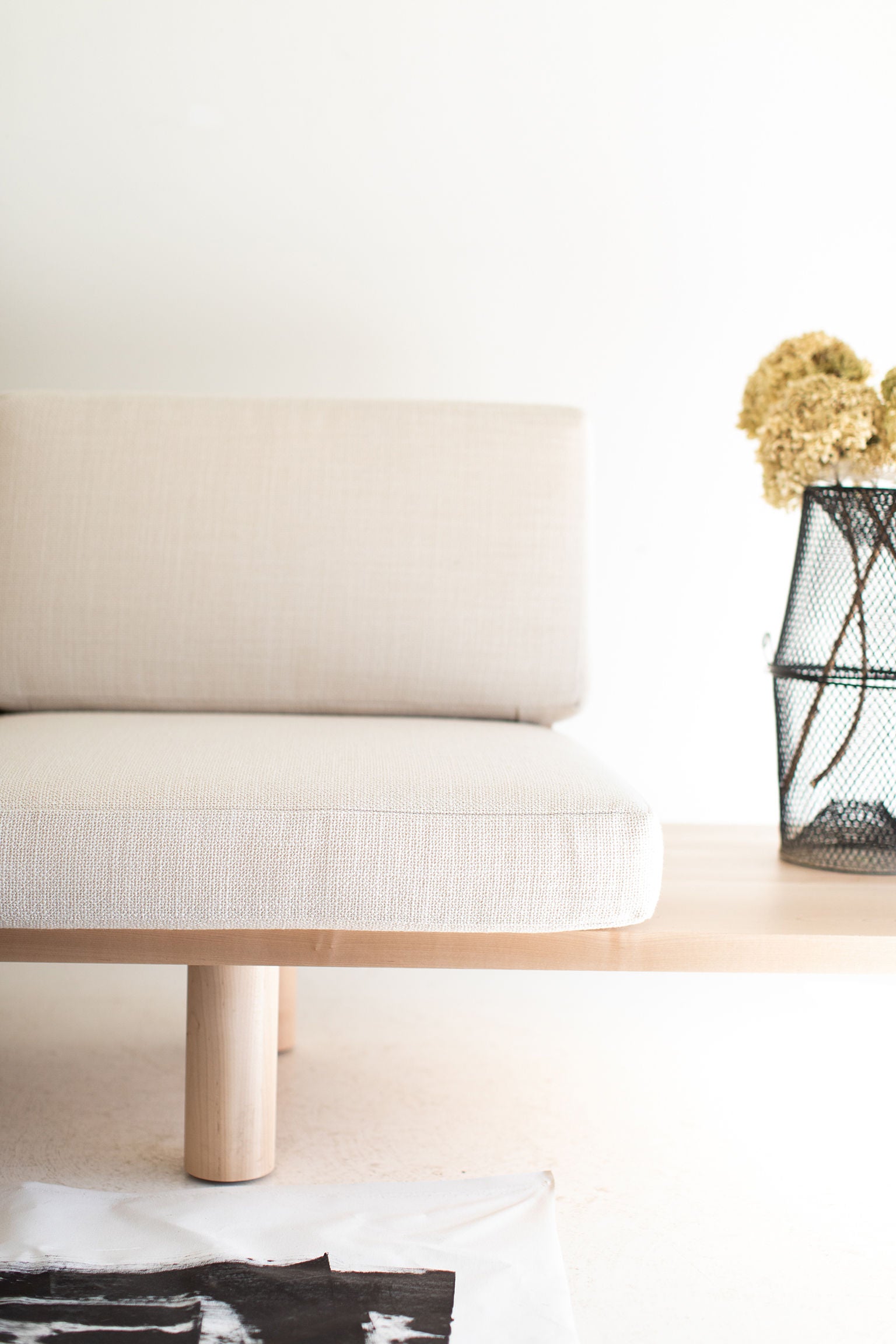 Modern Suelo® Sofa - Turned Leg - 0321