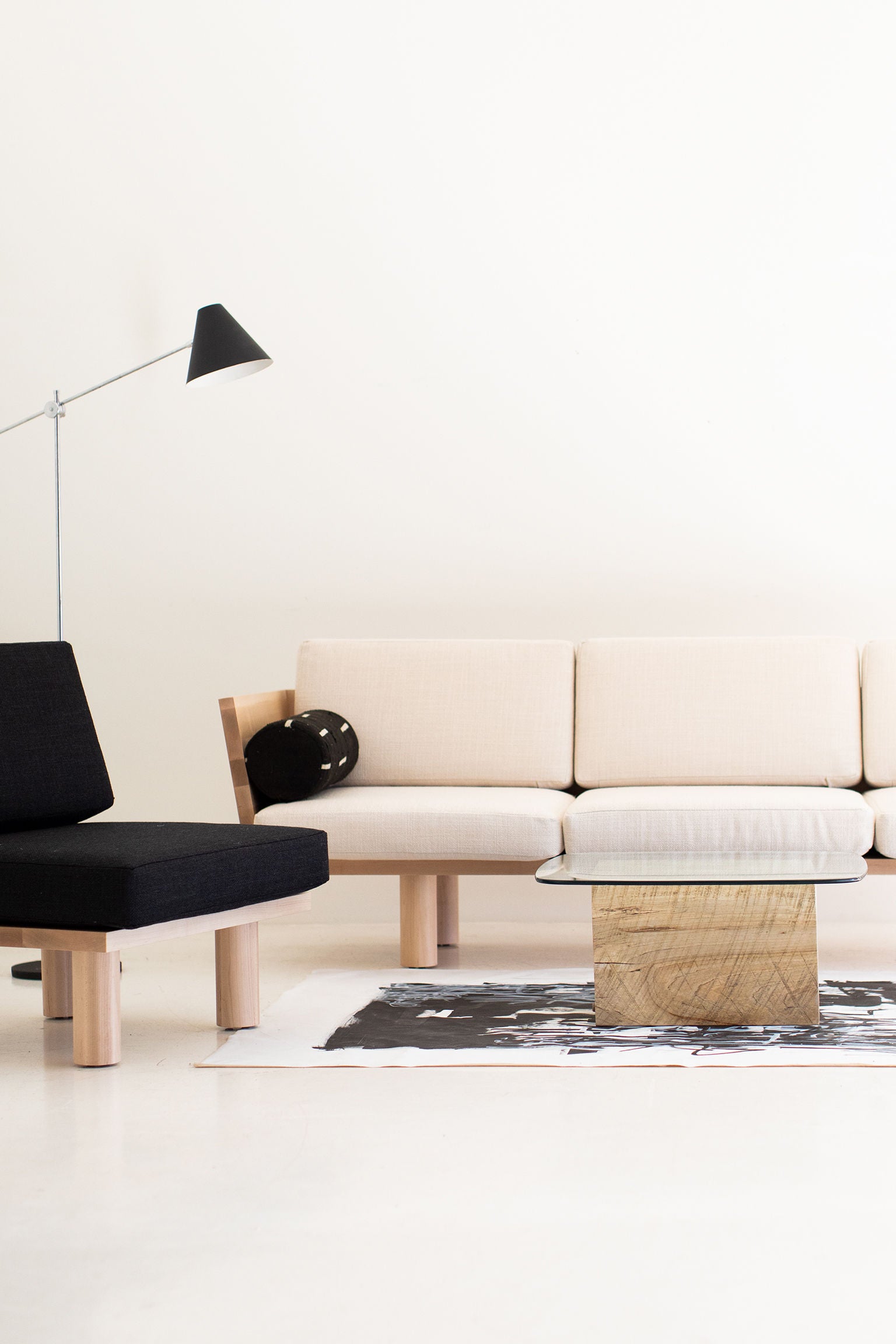 Modern Suelo® Sofa - Turned Leg - 0321