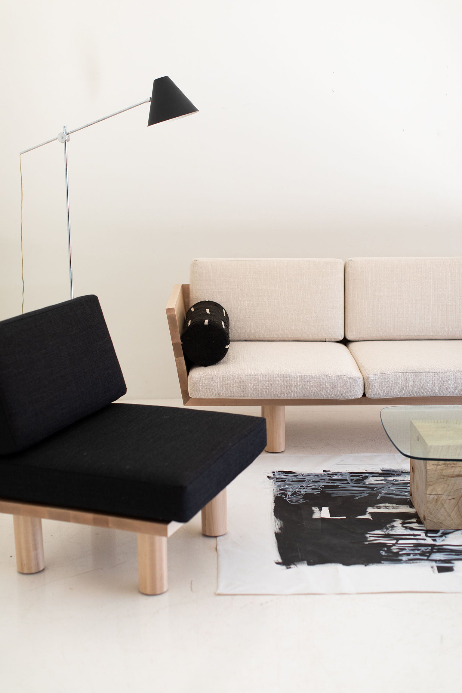 Modern Suelo® Sofa - Turned Leg - 0321