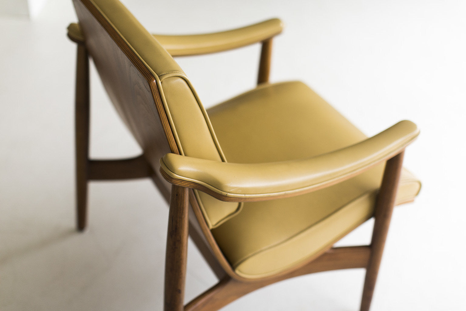 Modern Thonet Lounge Chairs - 03131702