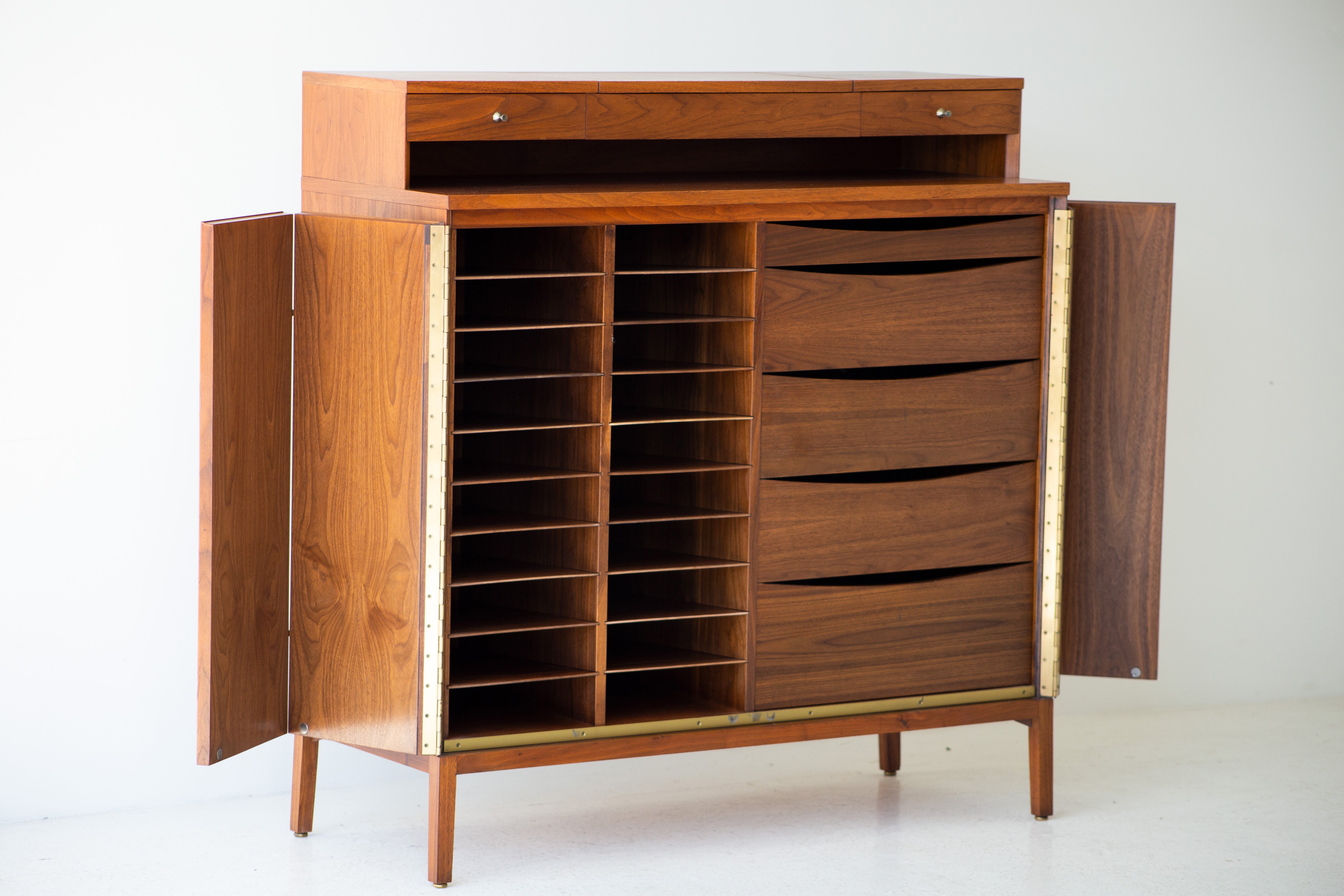 Paul McCobb Gentleman's Chest for Calvin Furniture : Irwin Collection