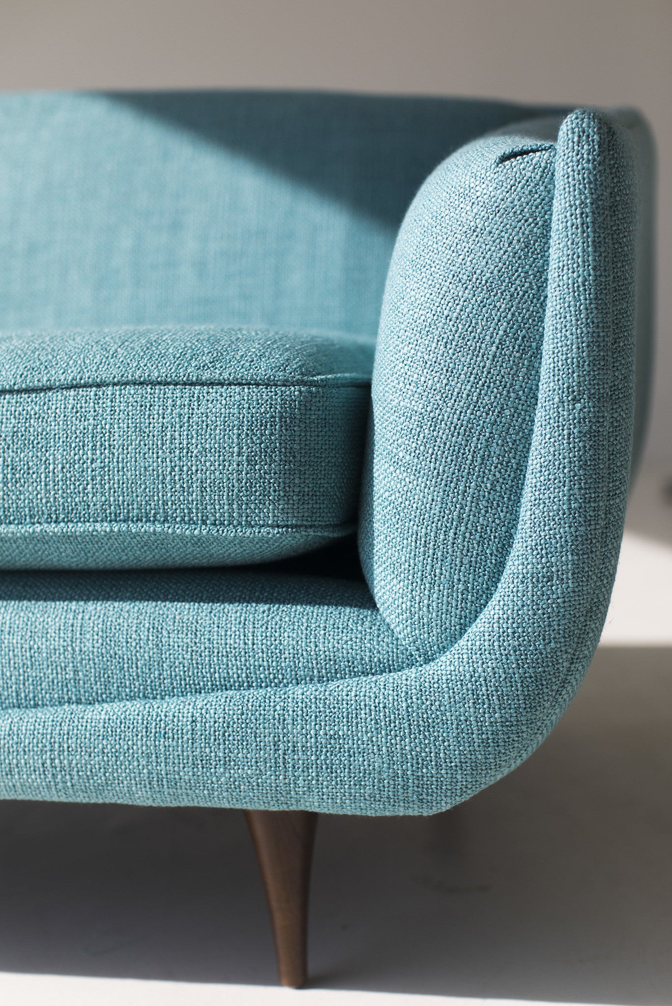 Selig Sofa Designer Attributed to William Hinn - 02061702