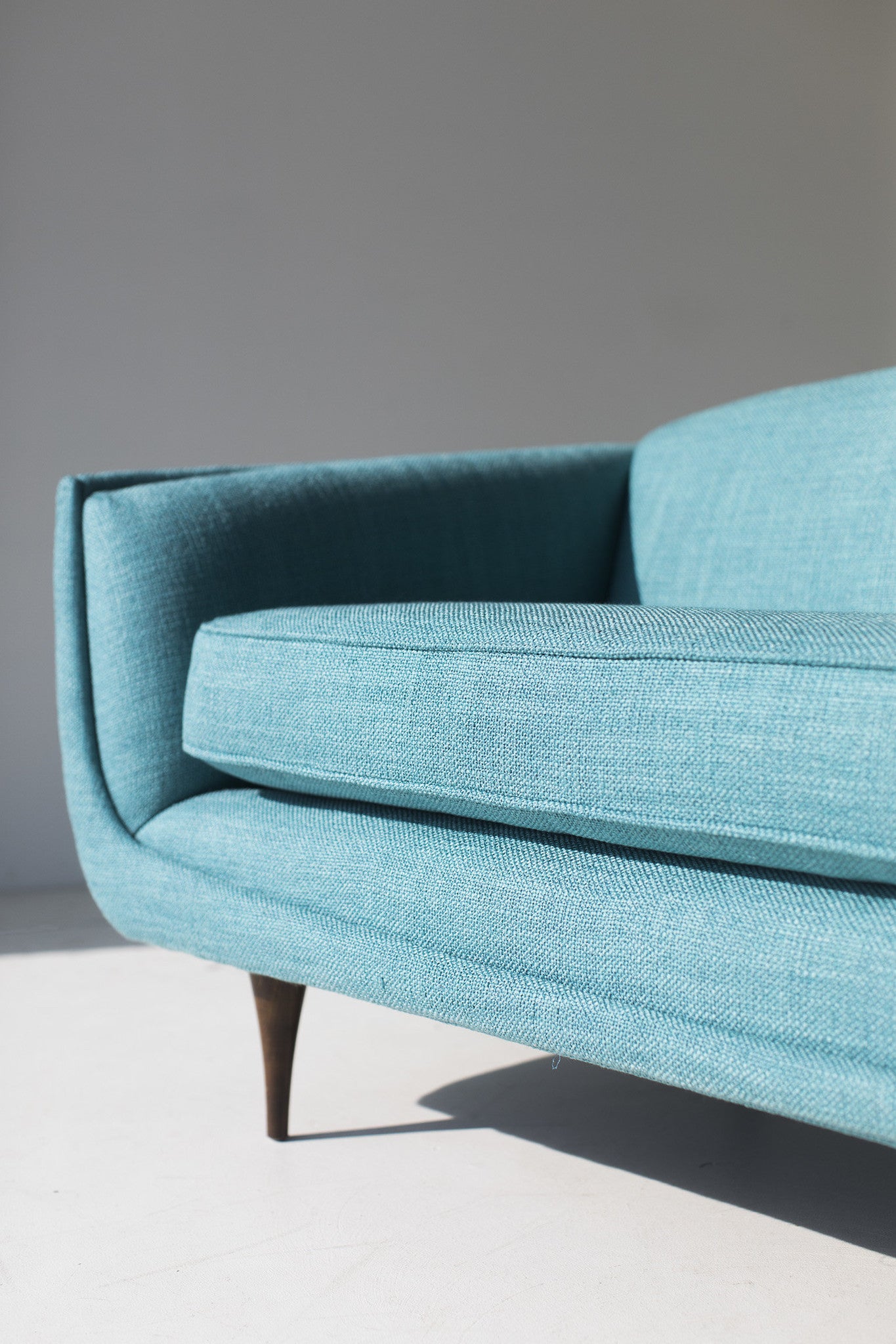 Selig Sofa Designer Attributed to William Hinn - 02061702