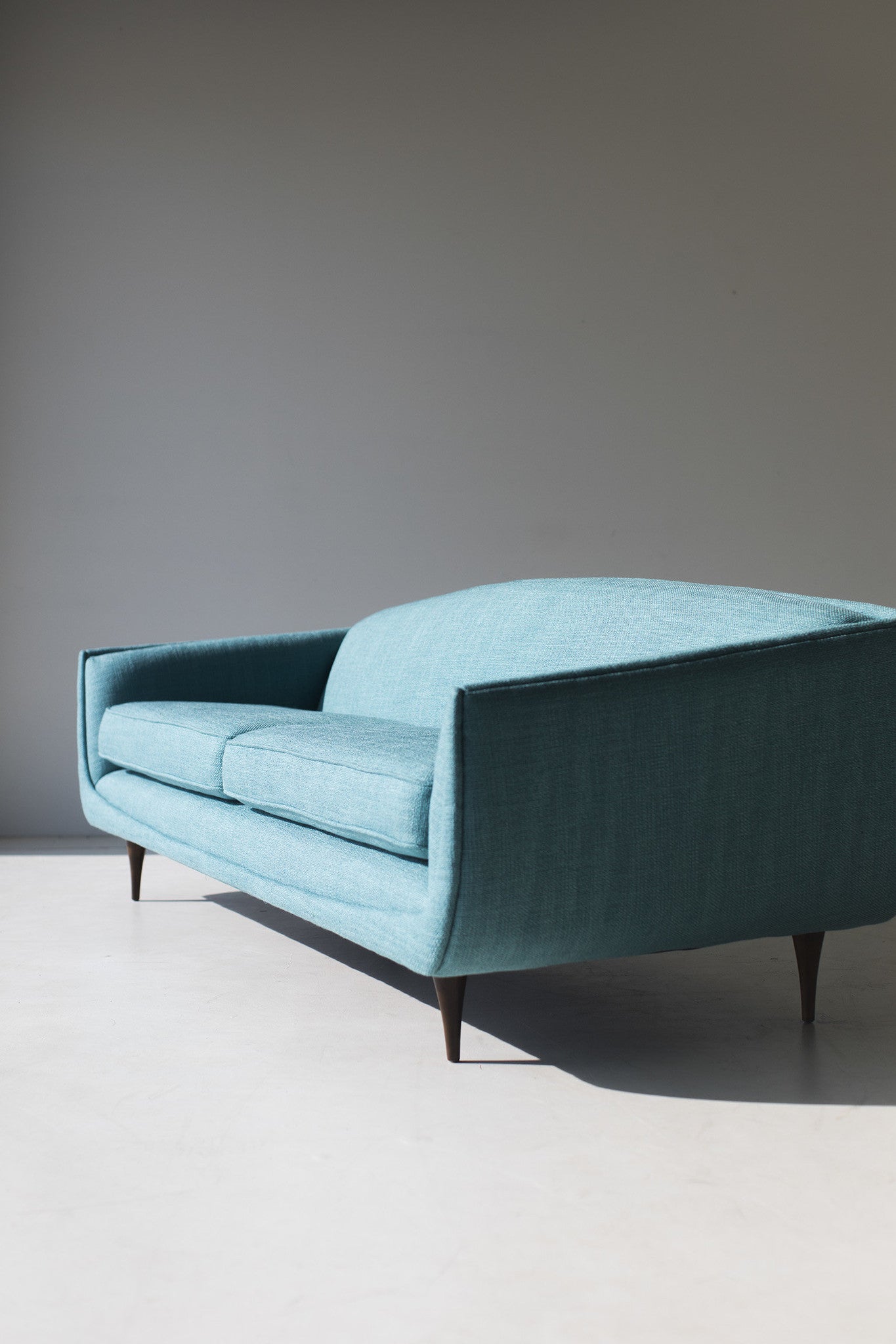 Selig Sofa Designer Attributed to William Hinn - 02061702