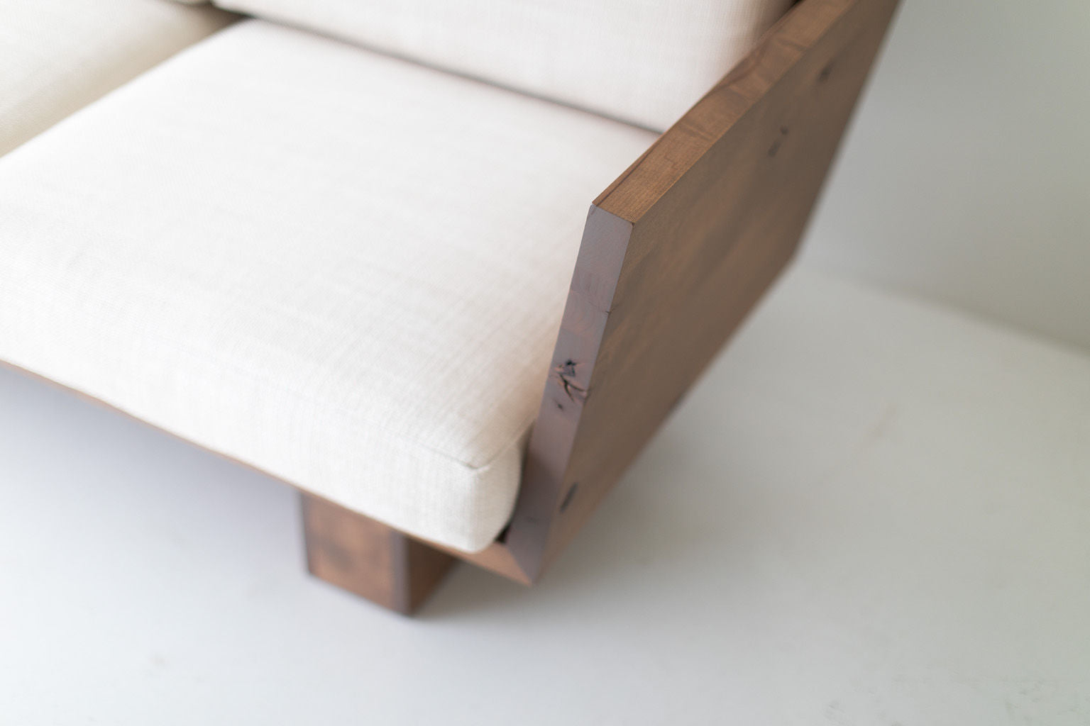 Suelo® Modern Loveseat - 0920