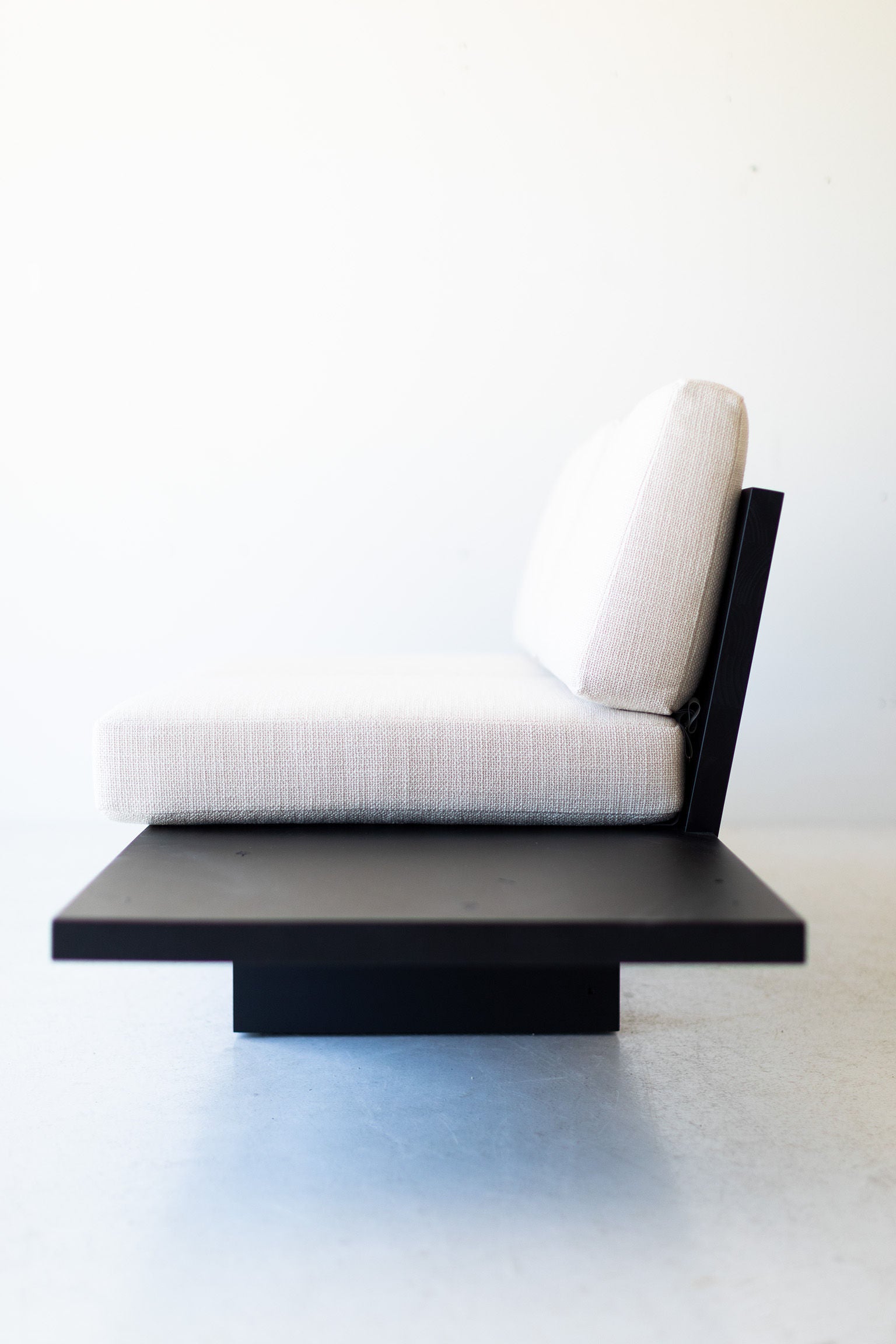 Suelo® Modern Platform Sofa - 1421