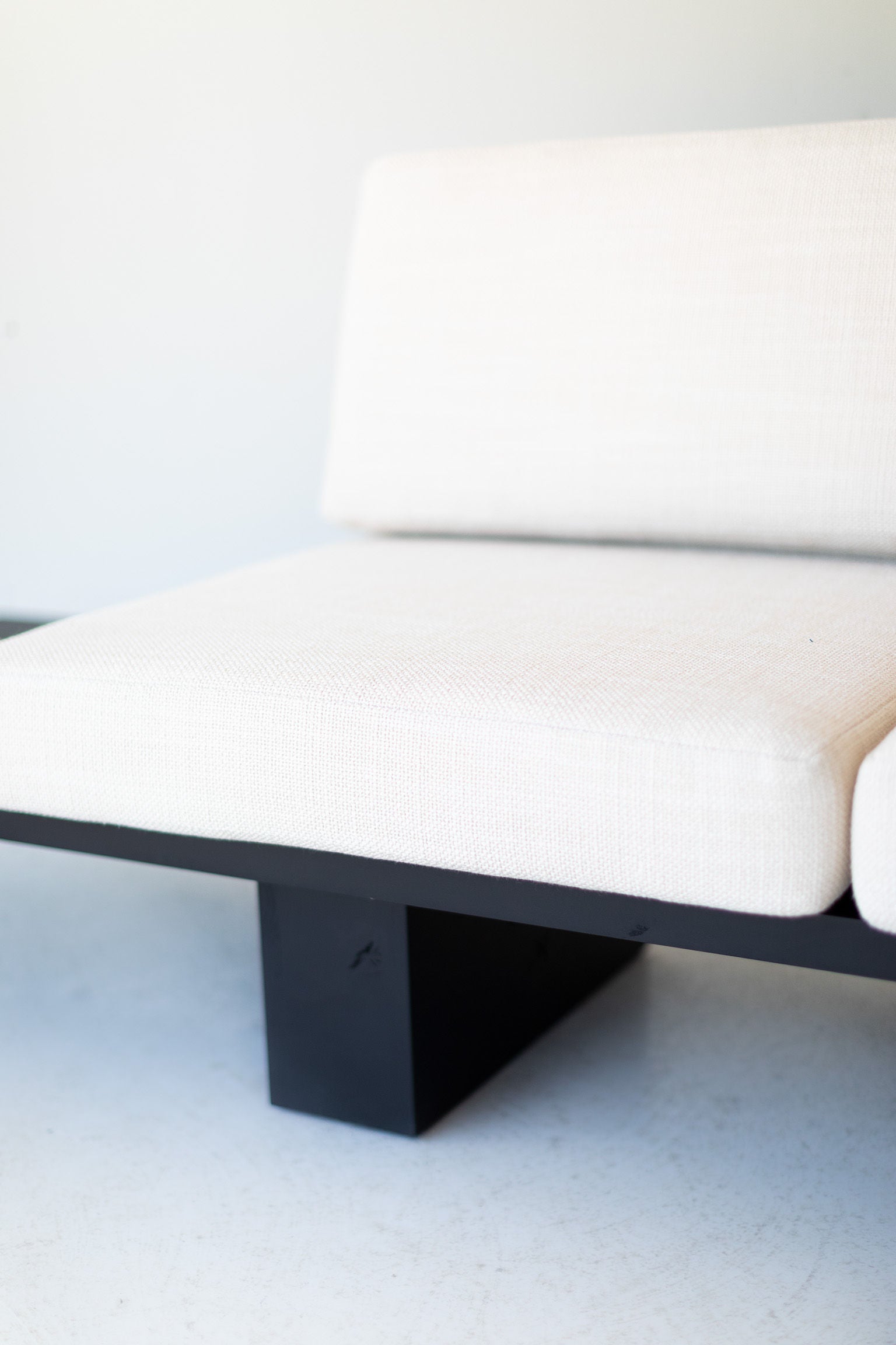 Suelo® Modern Platform Sofa - 1421
