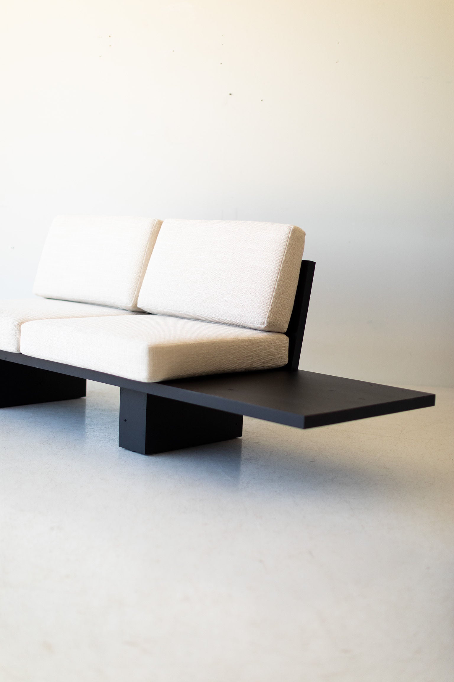 Suelo® Modern Platform Sofa - 1421