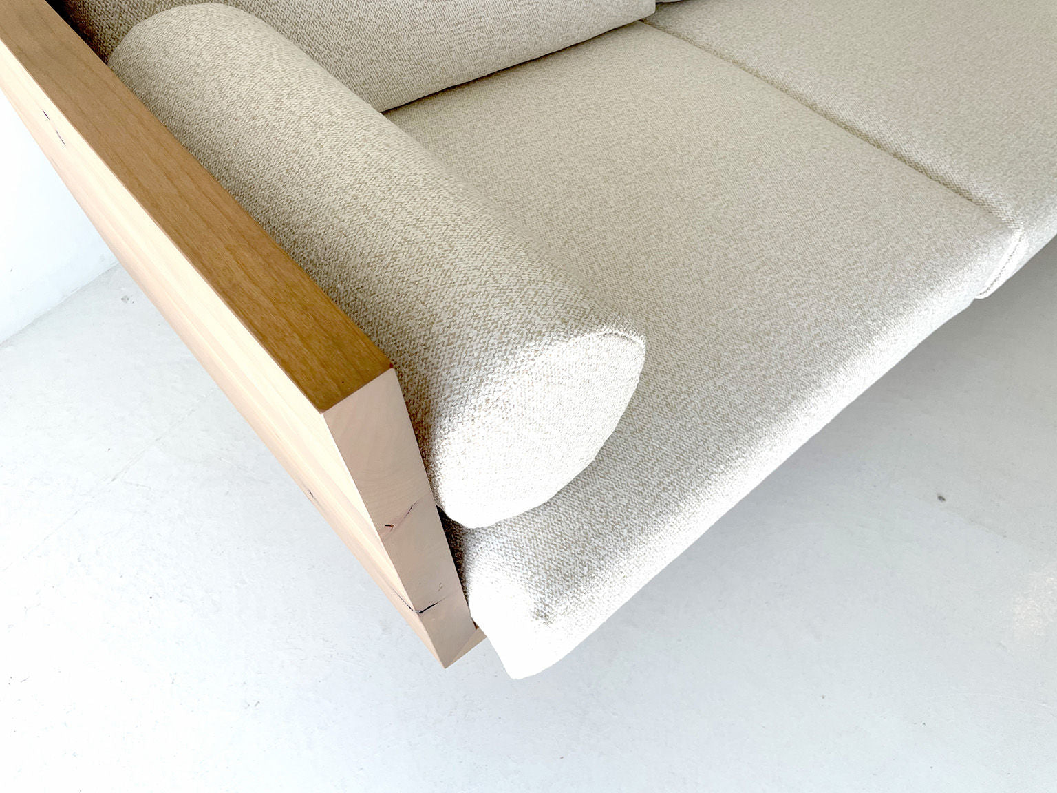 Suelo® Modern Wood Sofa with Plinth Base - 2521