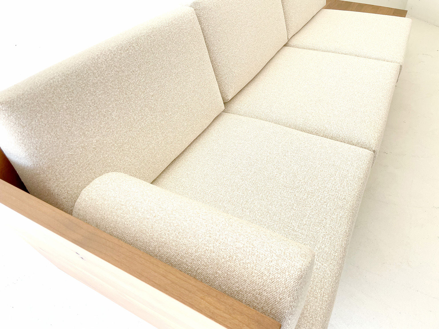 Suelo® Modern Wood Sofa with Plinth Base - 2521