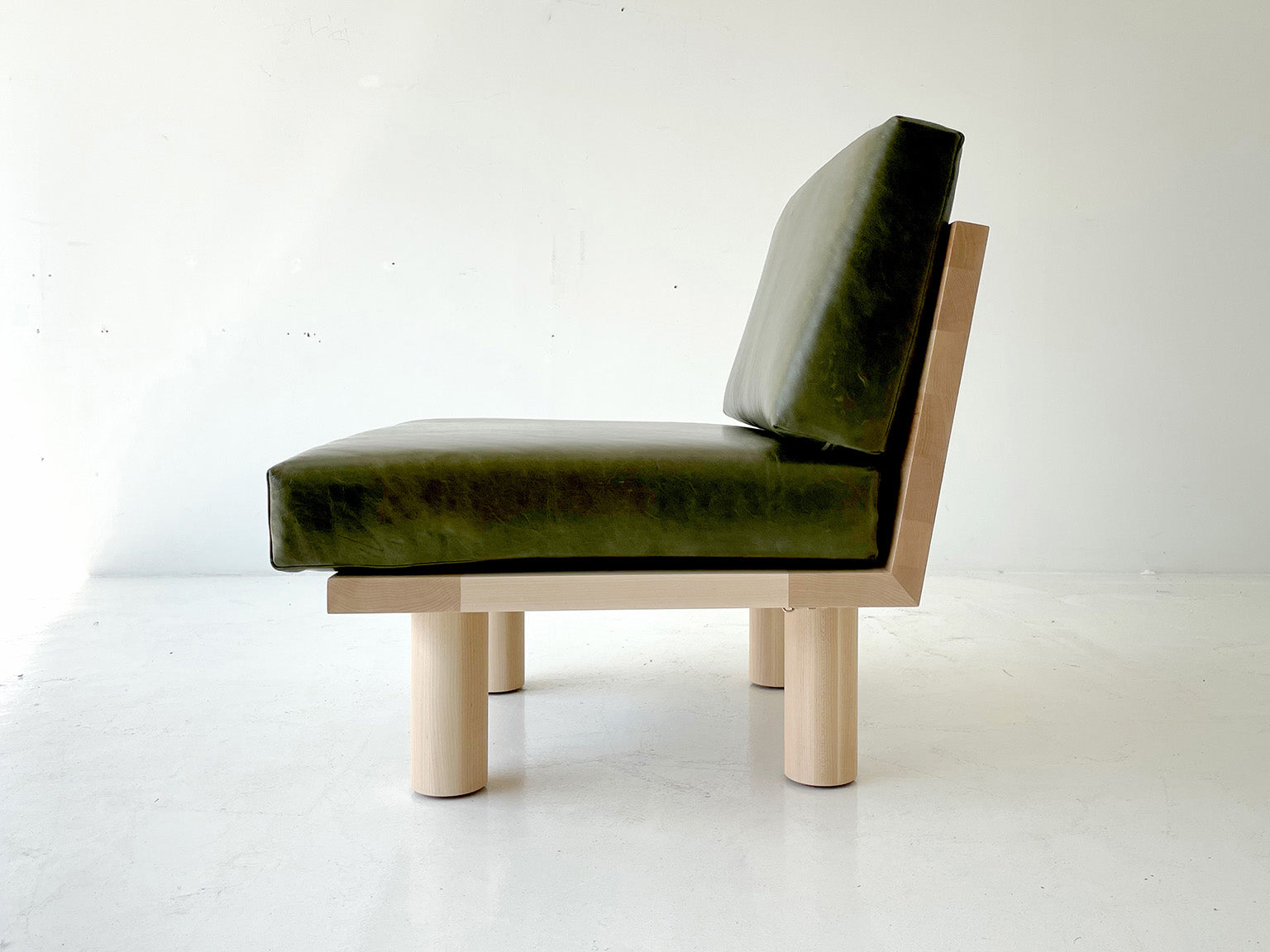 Turned Leg Suelo® Side Chair In Leather And Maple - 3021